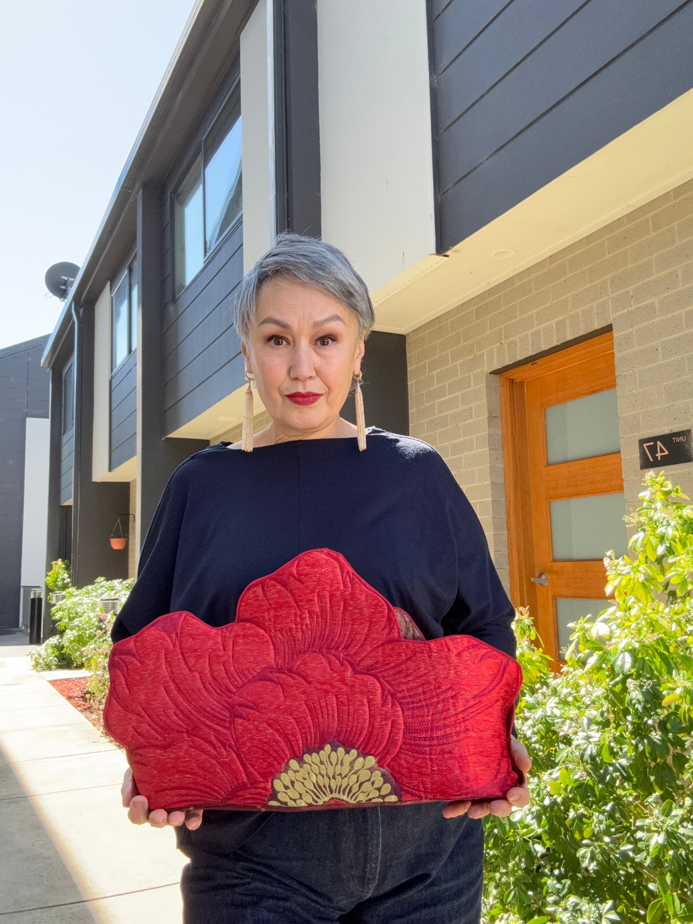 Flower shaped quilted 3-in-1 bag/ clutch