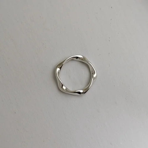 twisted ring highly polished