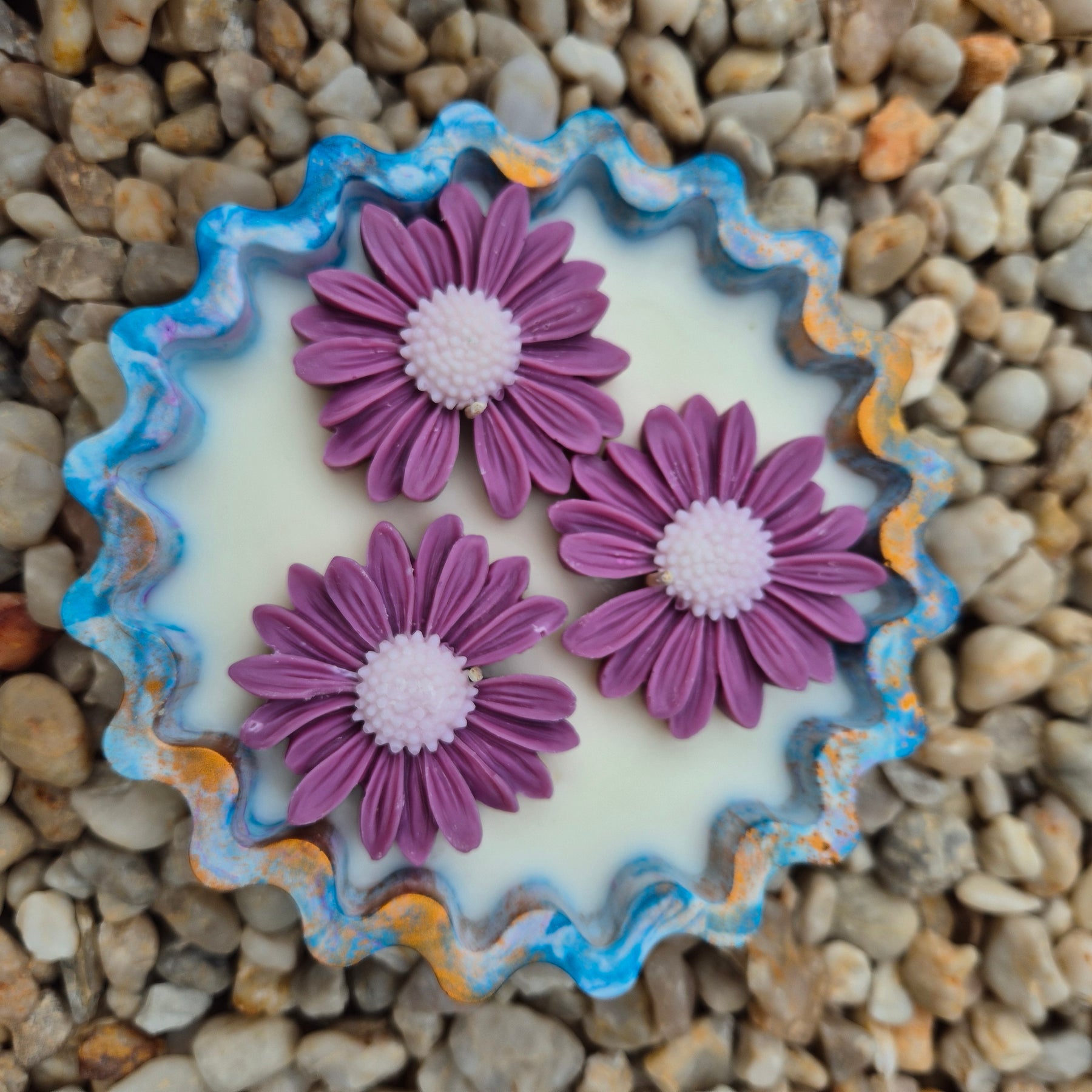 Round fluted concrete bowl candle with black raspberry lime