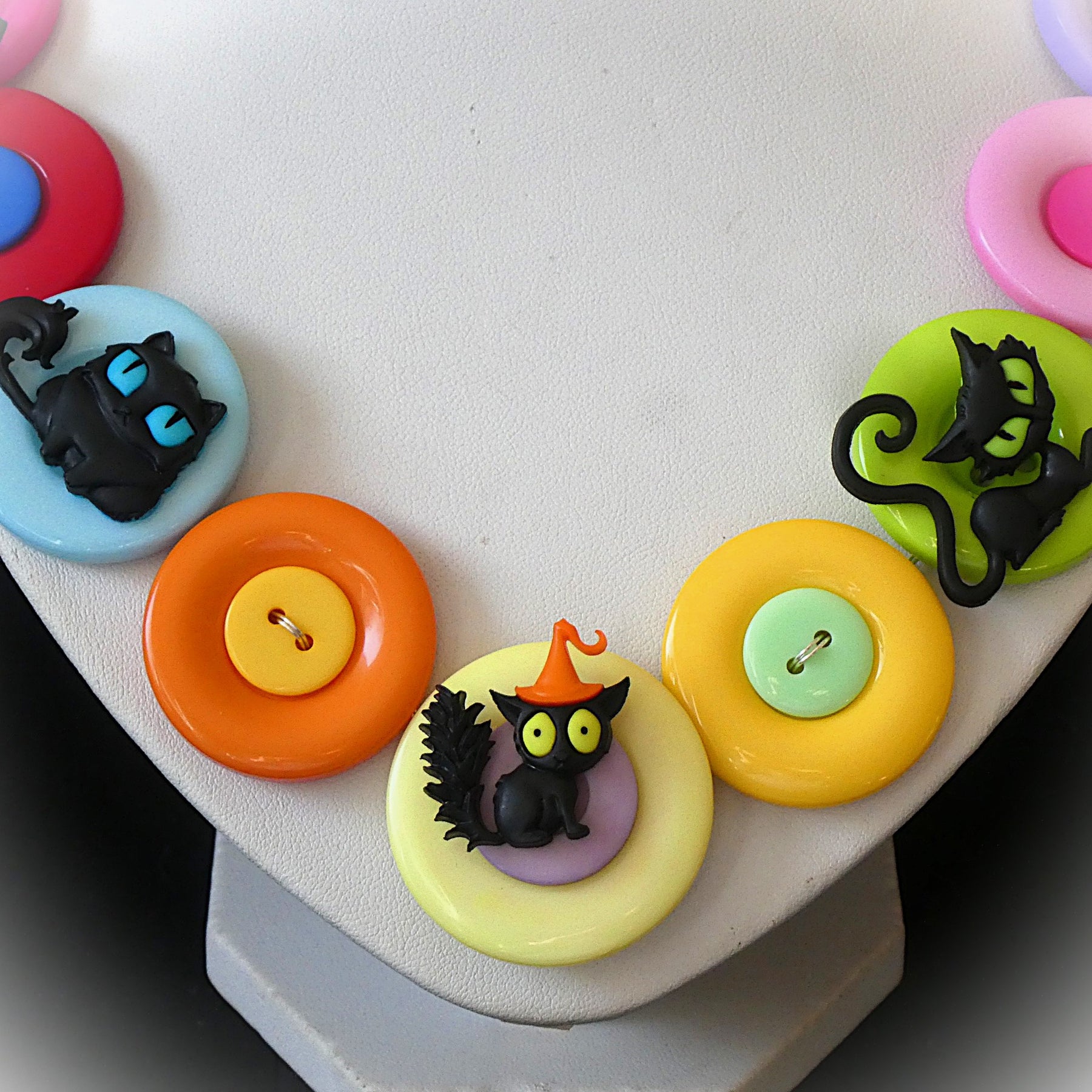 Button necklace - Creepy Cats