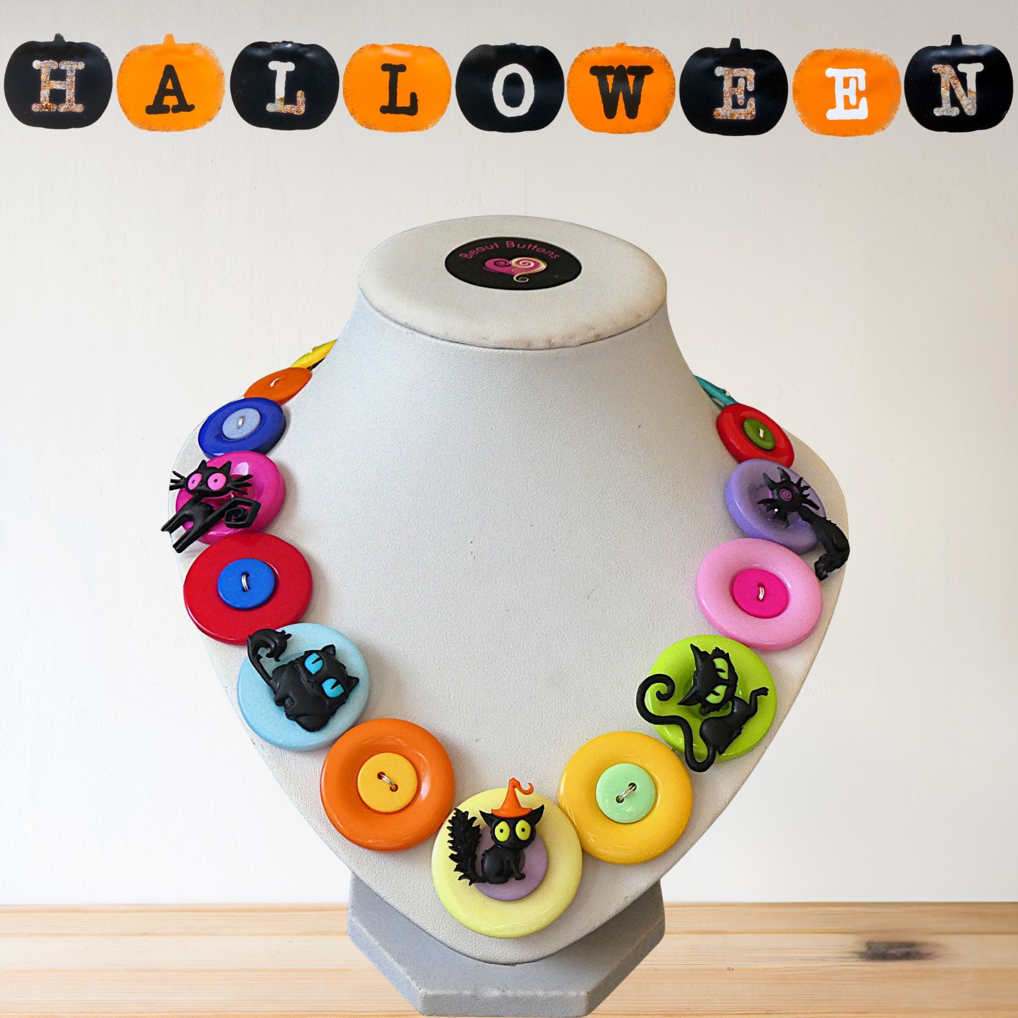 Button necklace - Creepy Cats