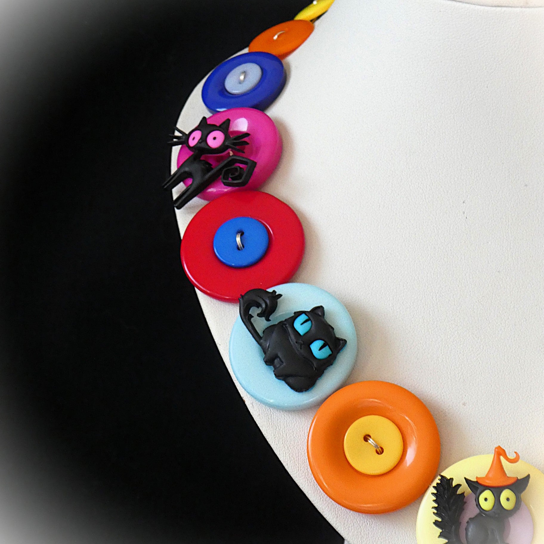 Button necklace - Creepy Cats