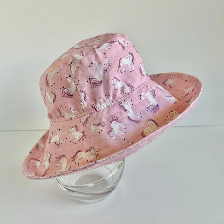 Summer hat in dancing unicorn fabric