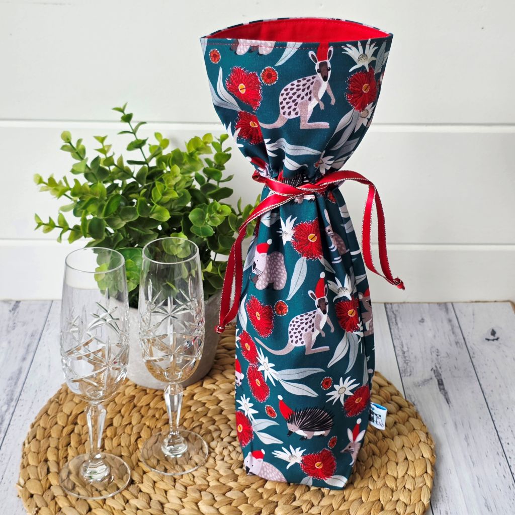 Lined Christmas Wine Bottle Bag – Because the Wrapping Should Be Part of the Gift