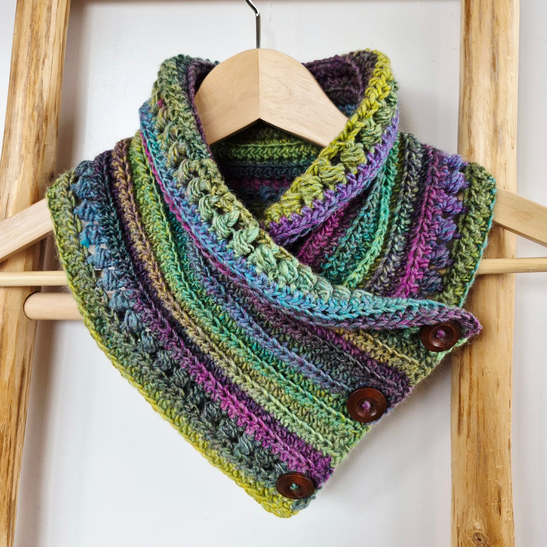 Ladies Neck warmer | Cowl | Scarf | Coloured | Adult | Vintage | Crochet | Buttoned