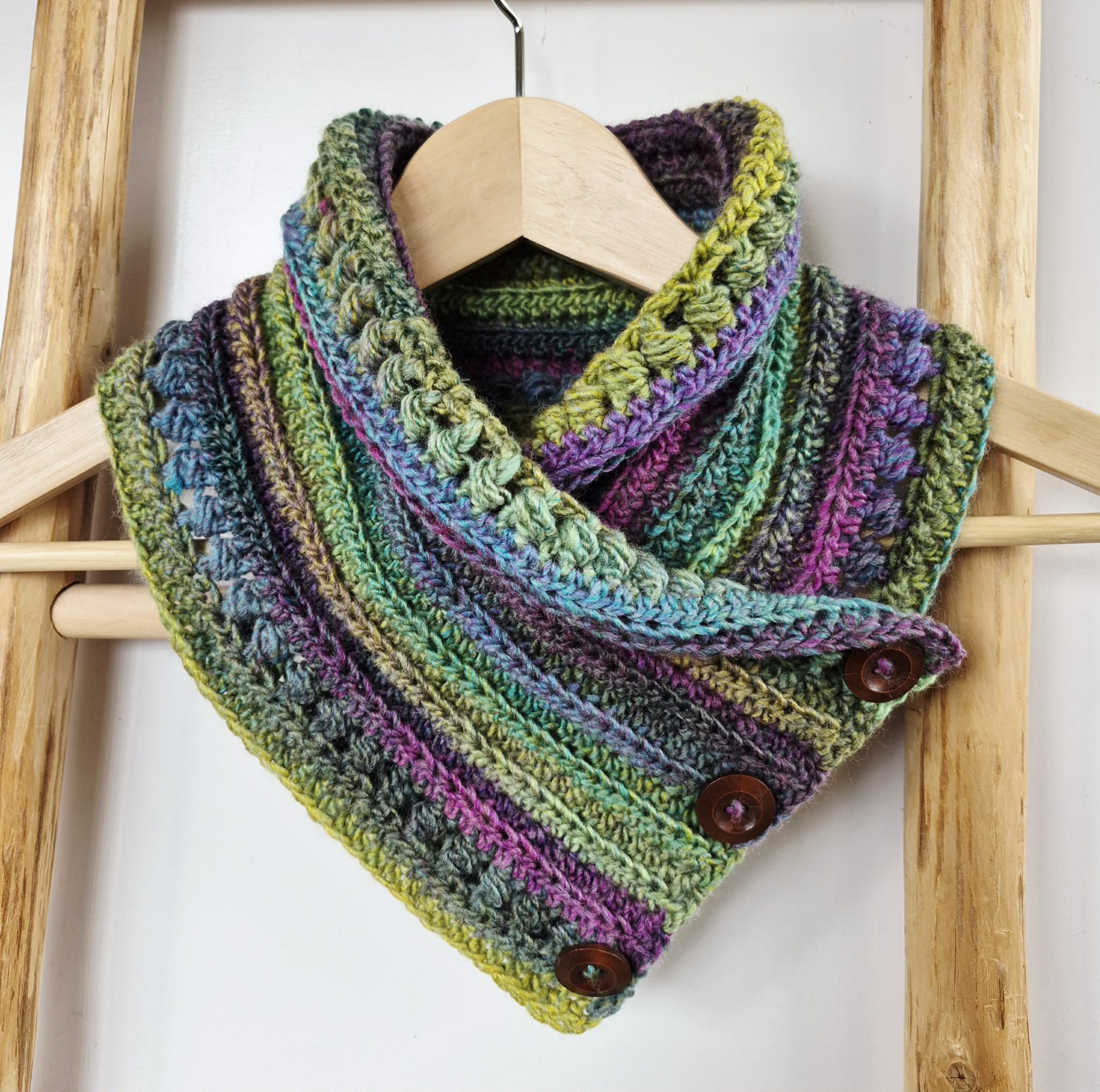 Ladies Neck warmer | Cowl | Scarf | Coloured | Adult | Vintage | Crochet | Buttoned
