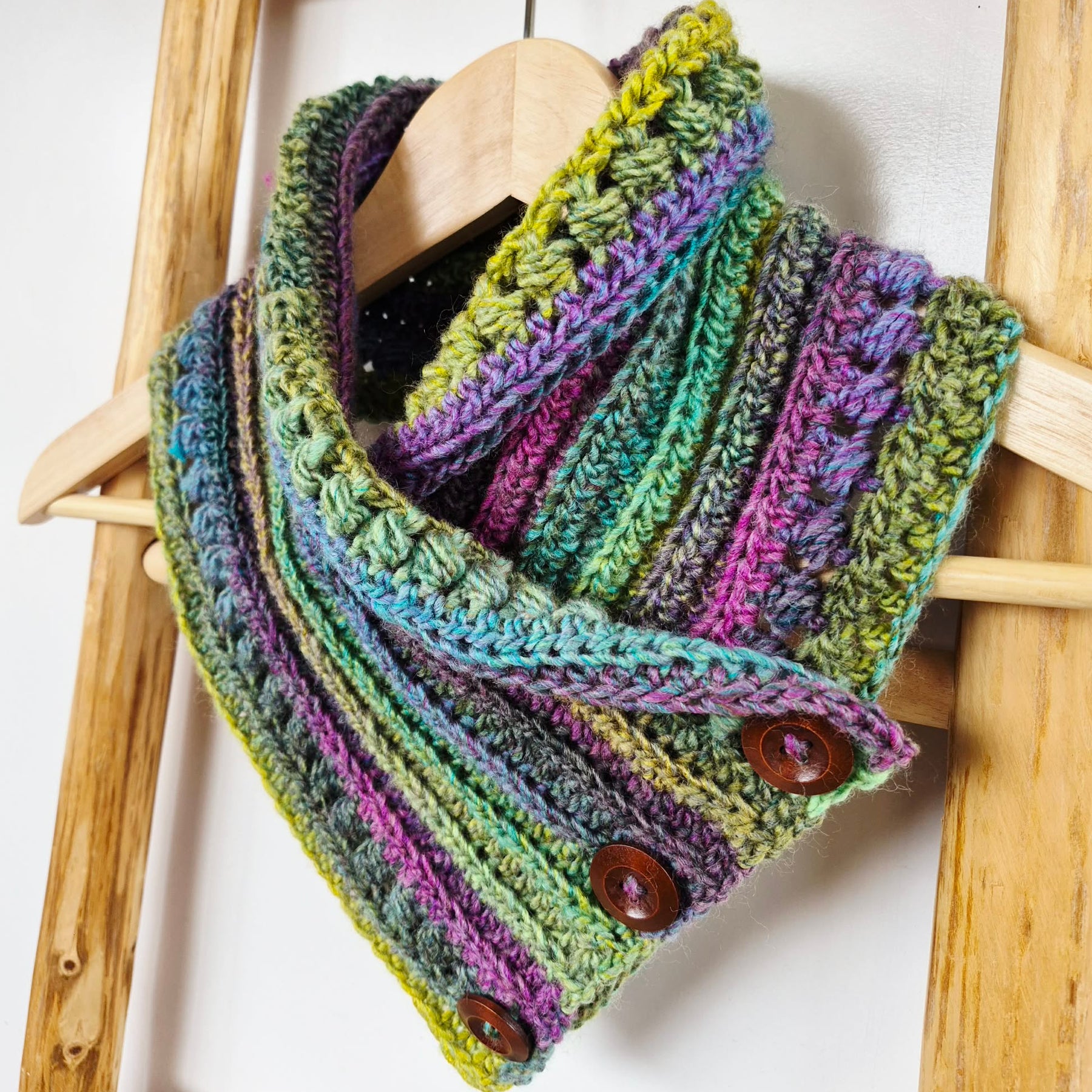 Ladies Neck warmer | Cowl | Scarf | Coloured | Adult | Vintage | Crochet | Buttoned