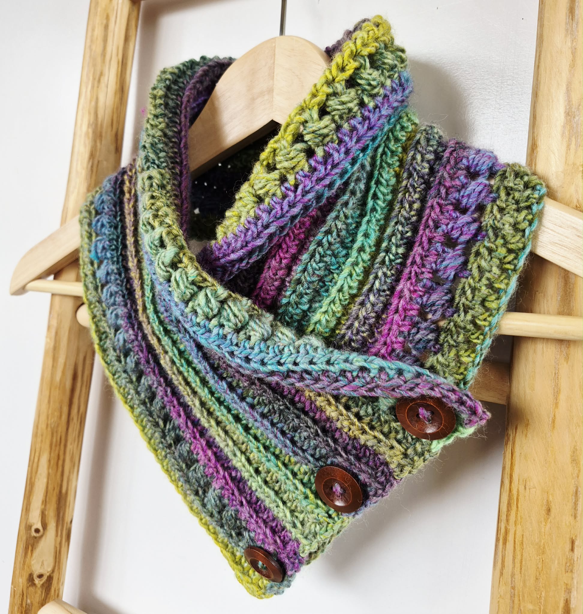 Ladies Neck warmer | Cowl | Scarf | Coloured | Adult | Vintage | Crochet | Buttoned