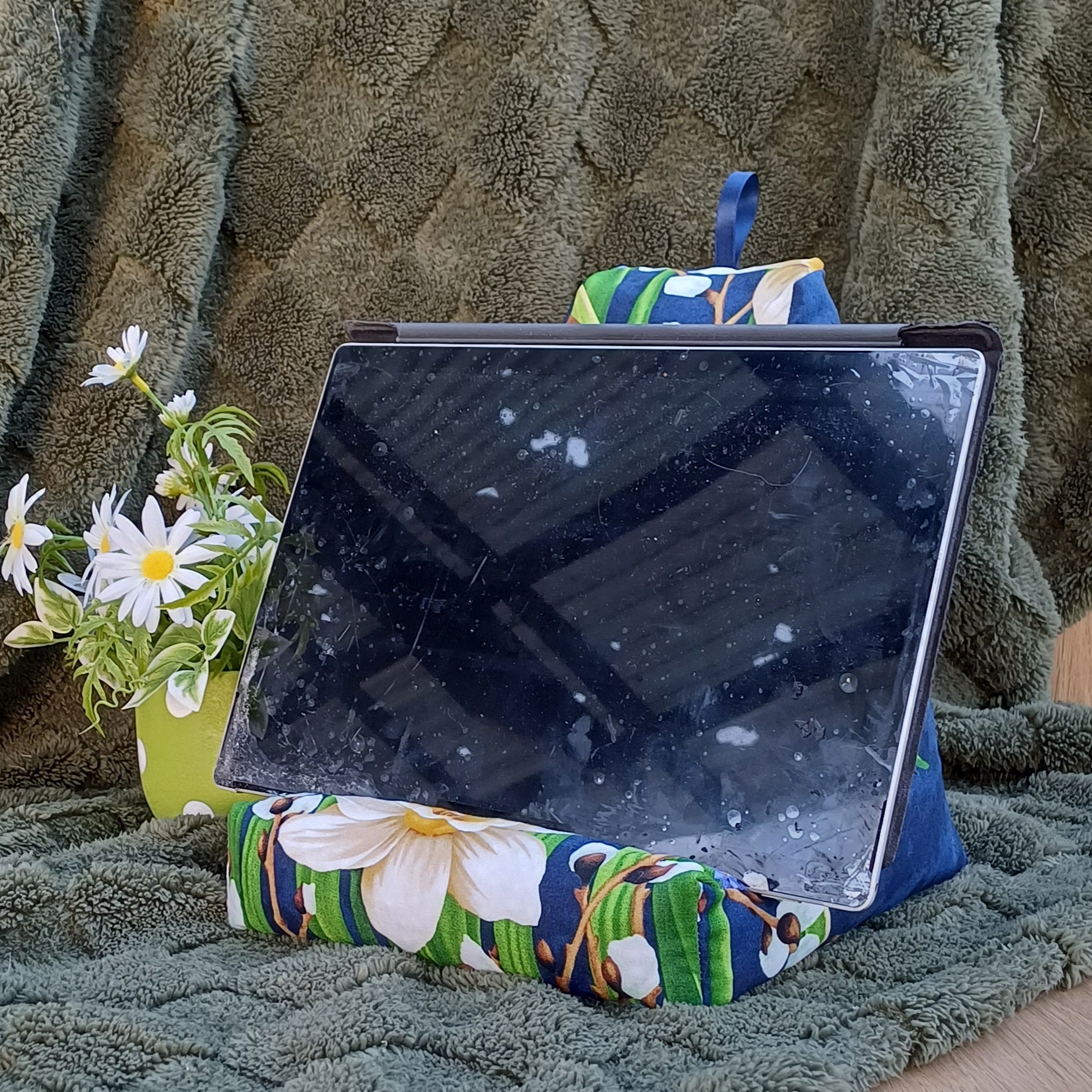 Daffodil & Bird Design Pillow to suit Book and Tablet