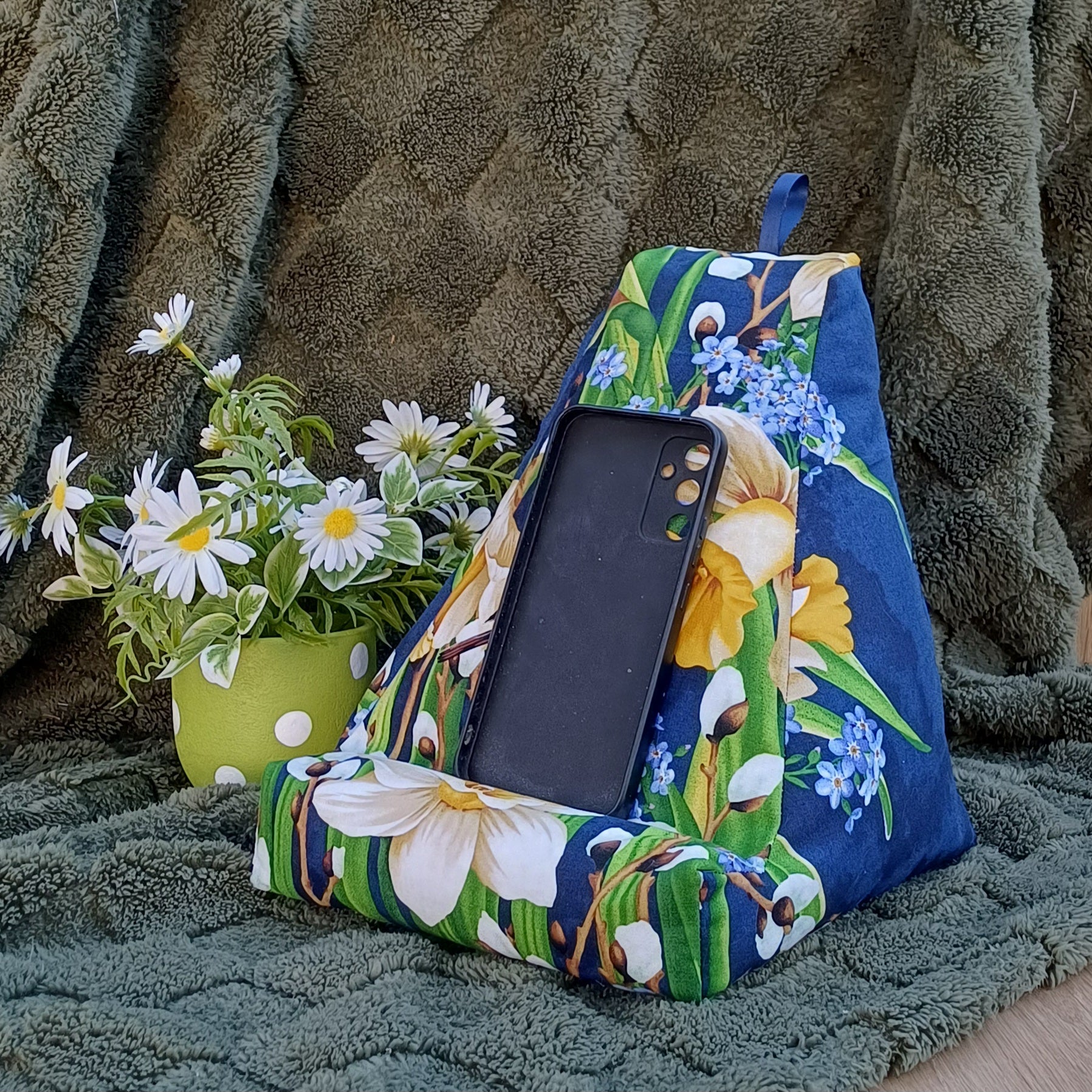 Daffodil & Bird Design Pillow to suit Book and Tablet
