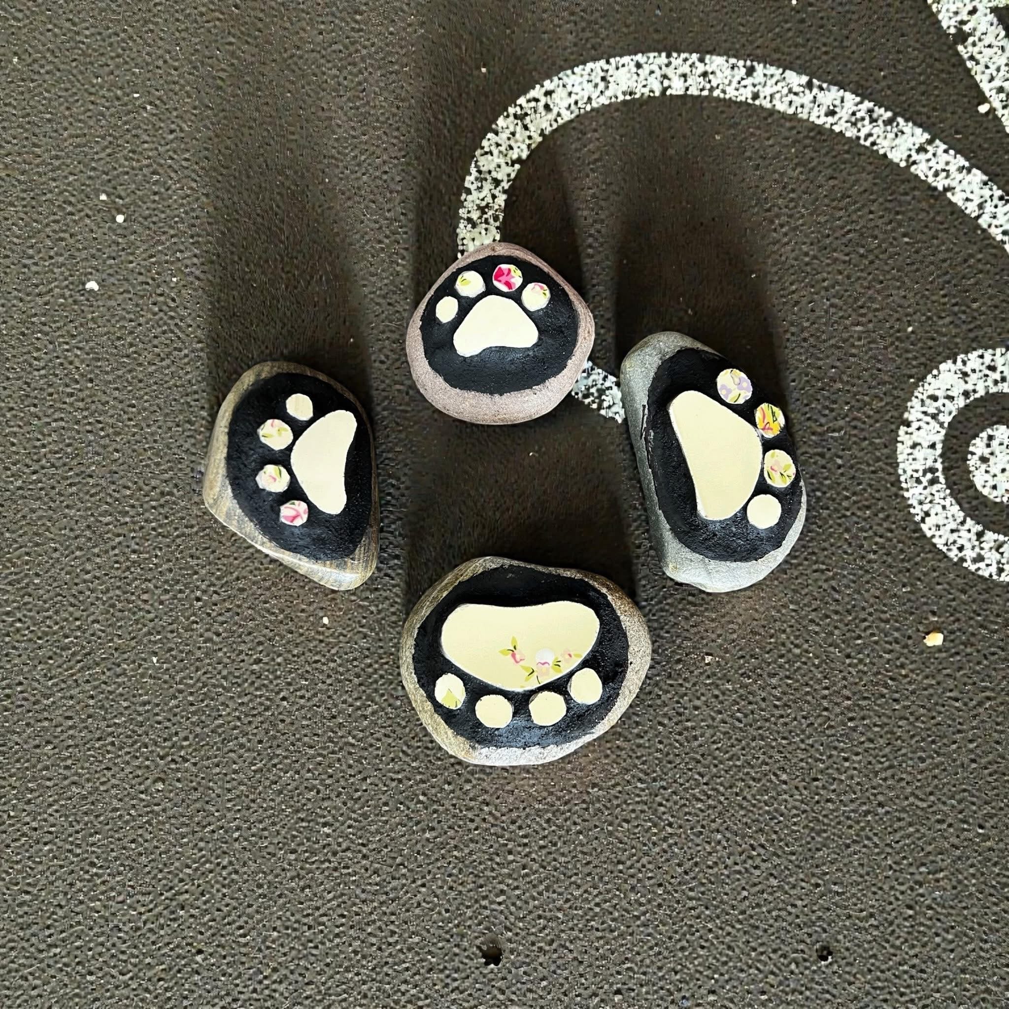 Mosaic Stones. Paws.