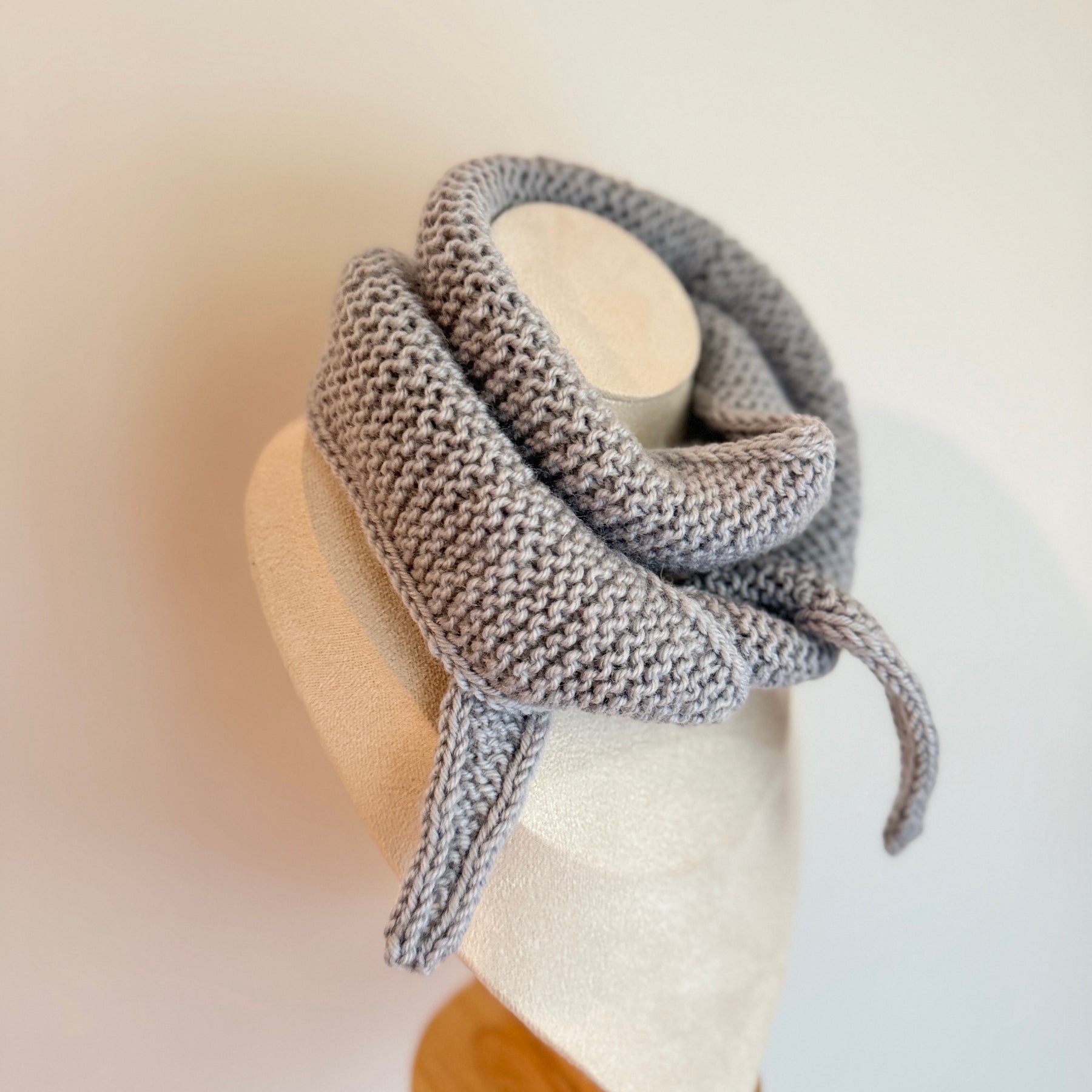 Knitted sophie scarf light grey
