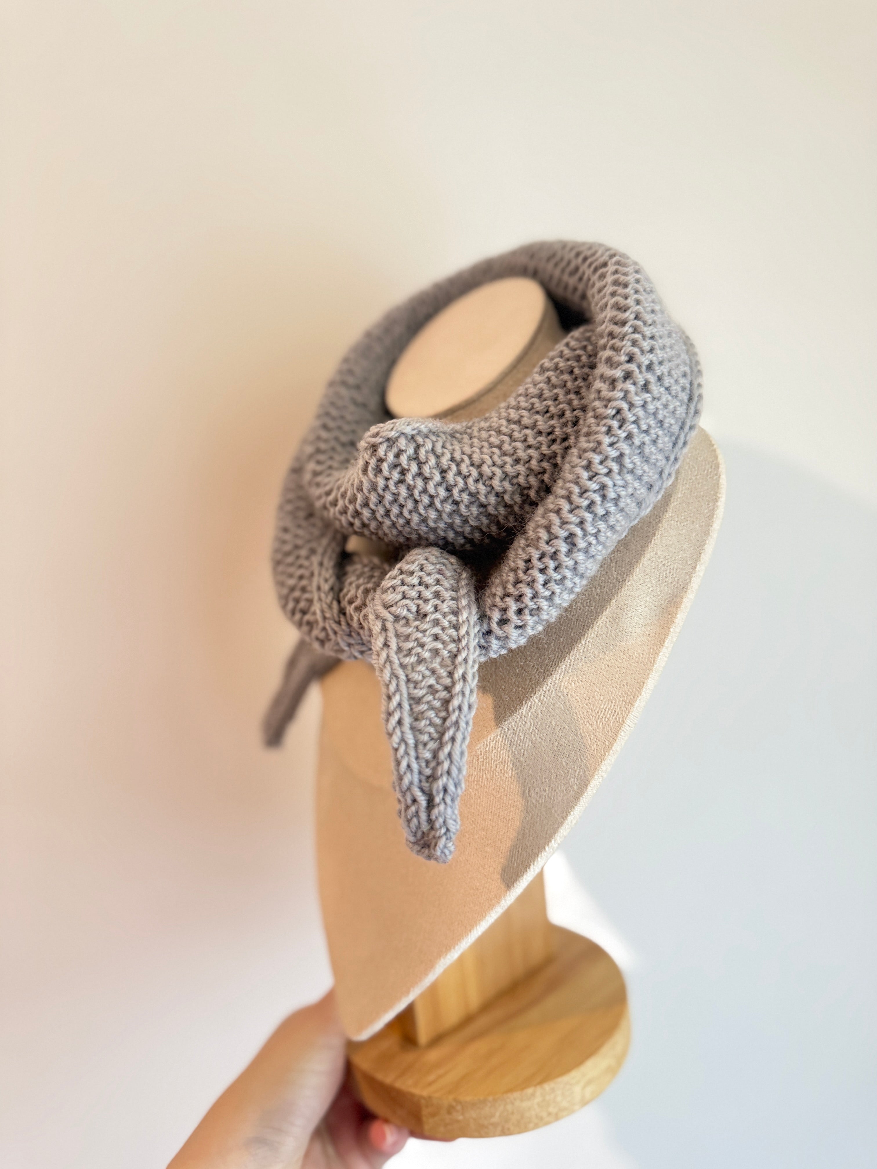 Knitted sophie scarf light grey