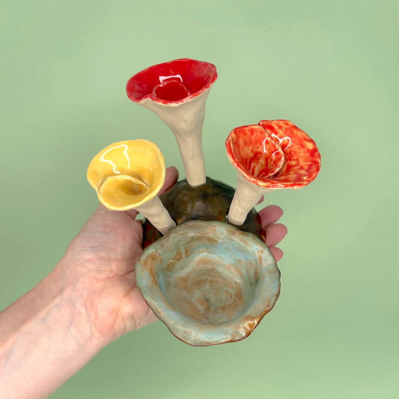 Bees and butterflies drinking cup set