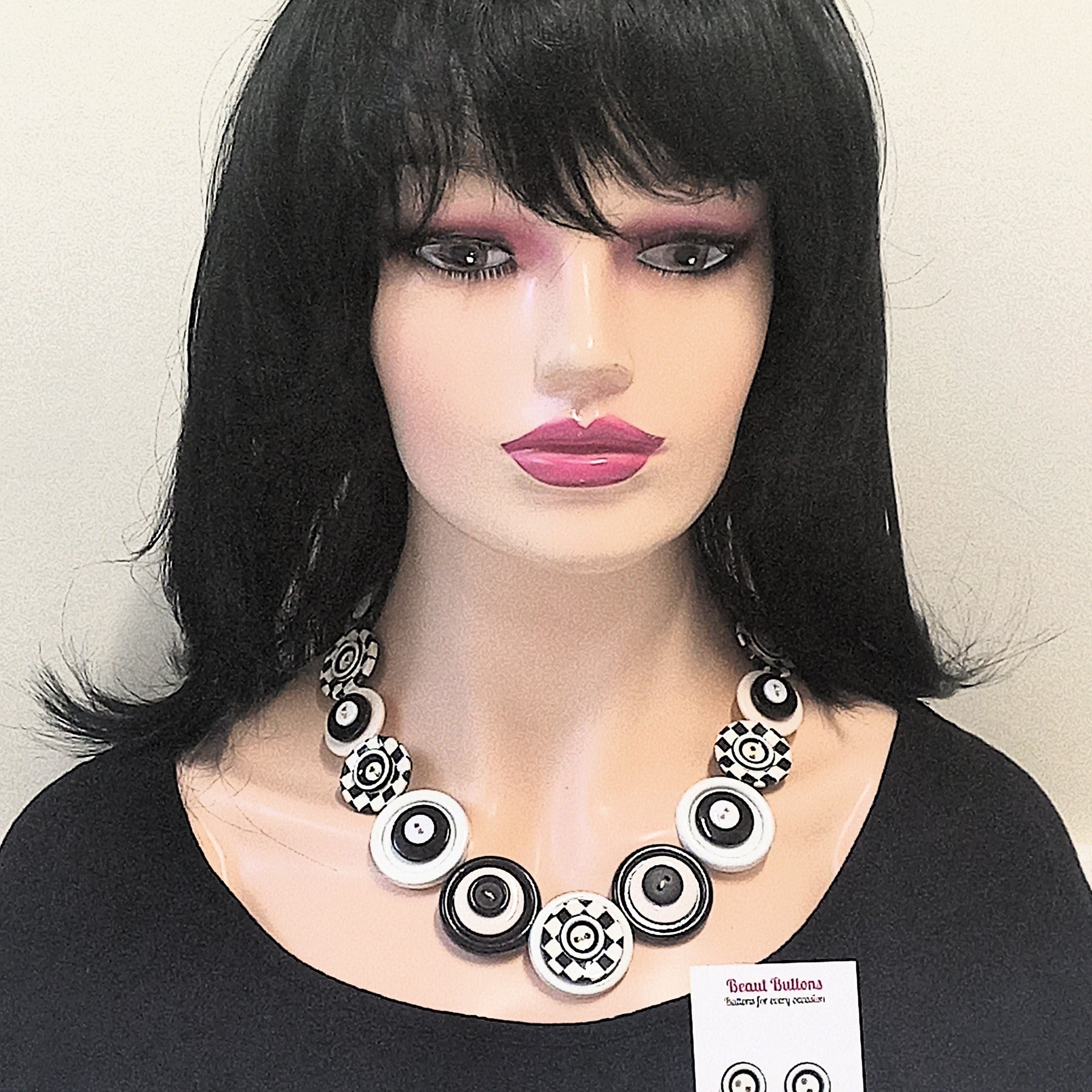 Button necklace and earrings - Checkmate