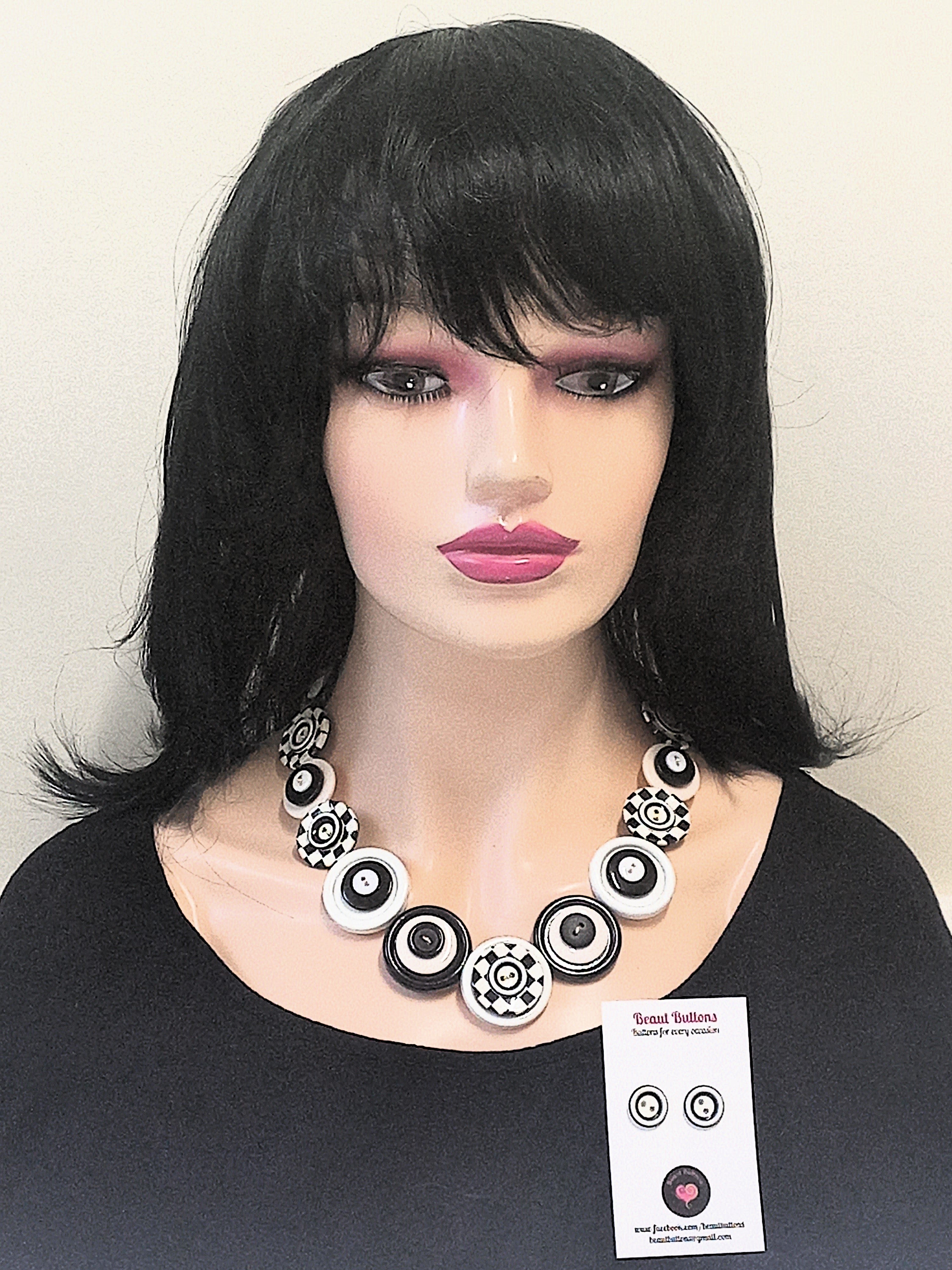 Button necklace and earrings - Checkmate