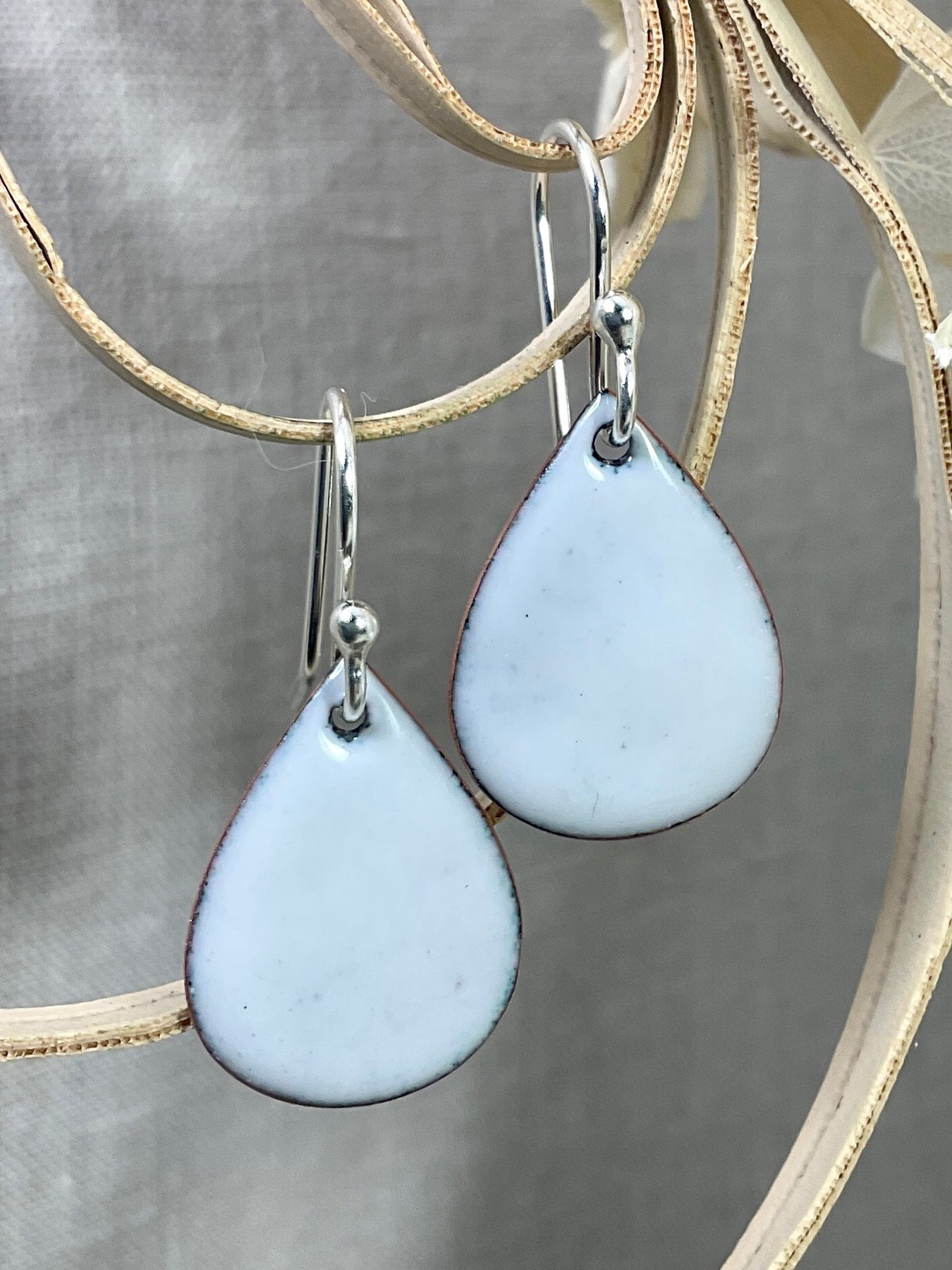 WILLO BASICS. Assorted colours. Handmade enamel earrings