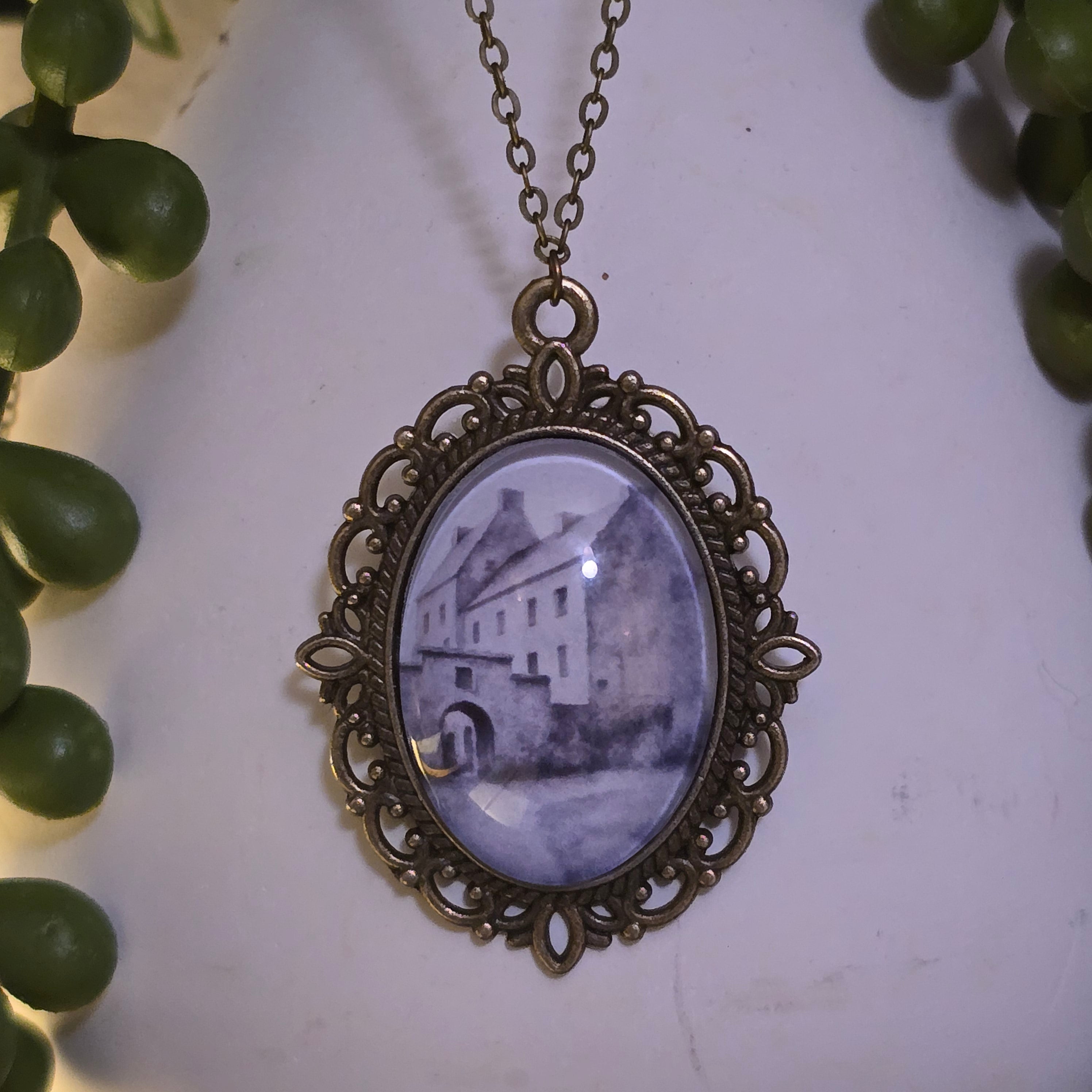 Midhope Castle Necklace | Inspired by Lallybroch on Outlander - Black & White