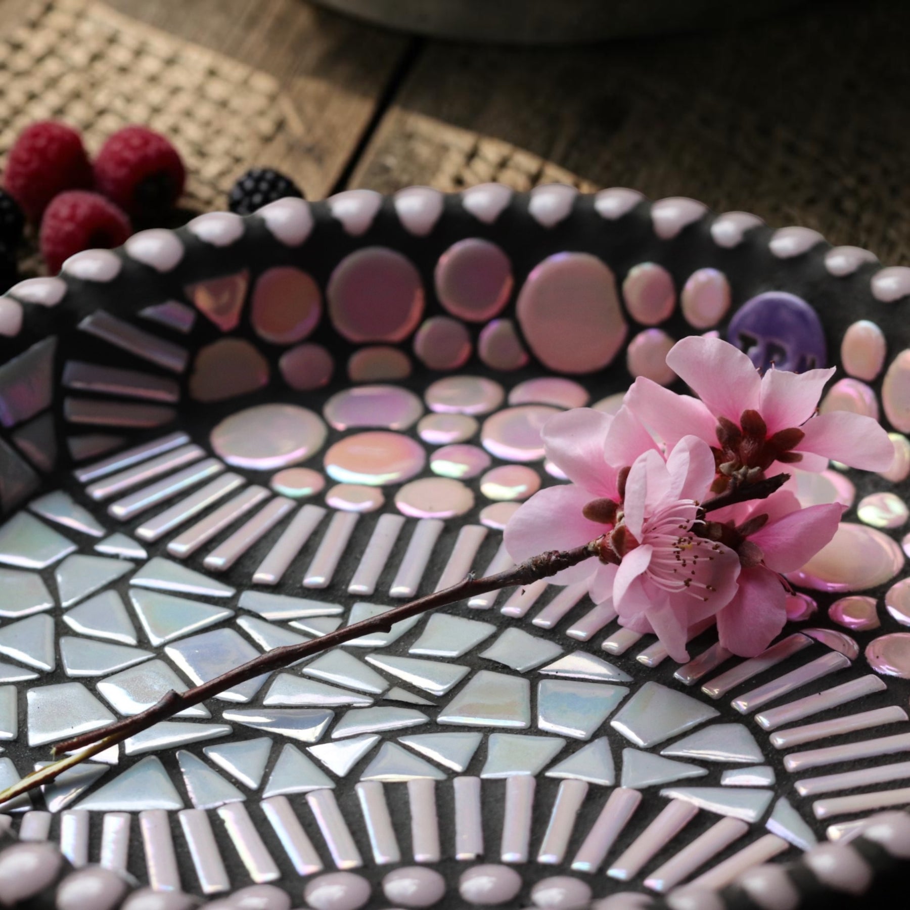 Mosaic Bee Bath. Pink.