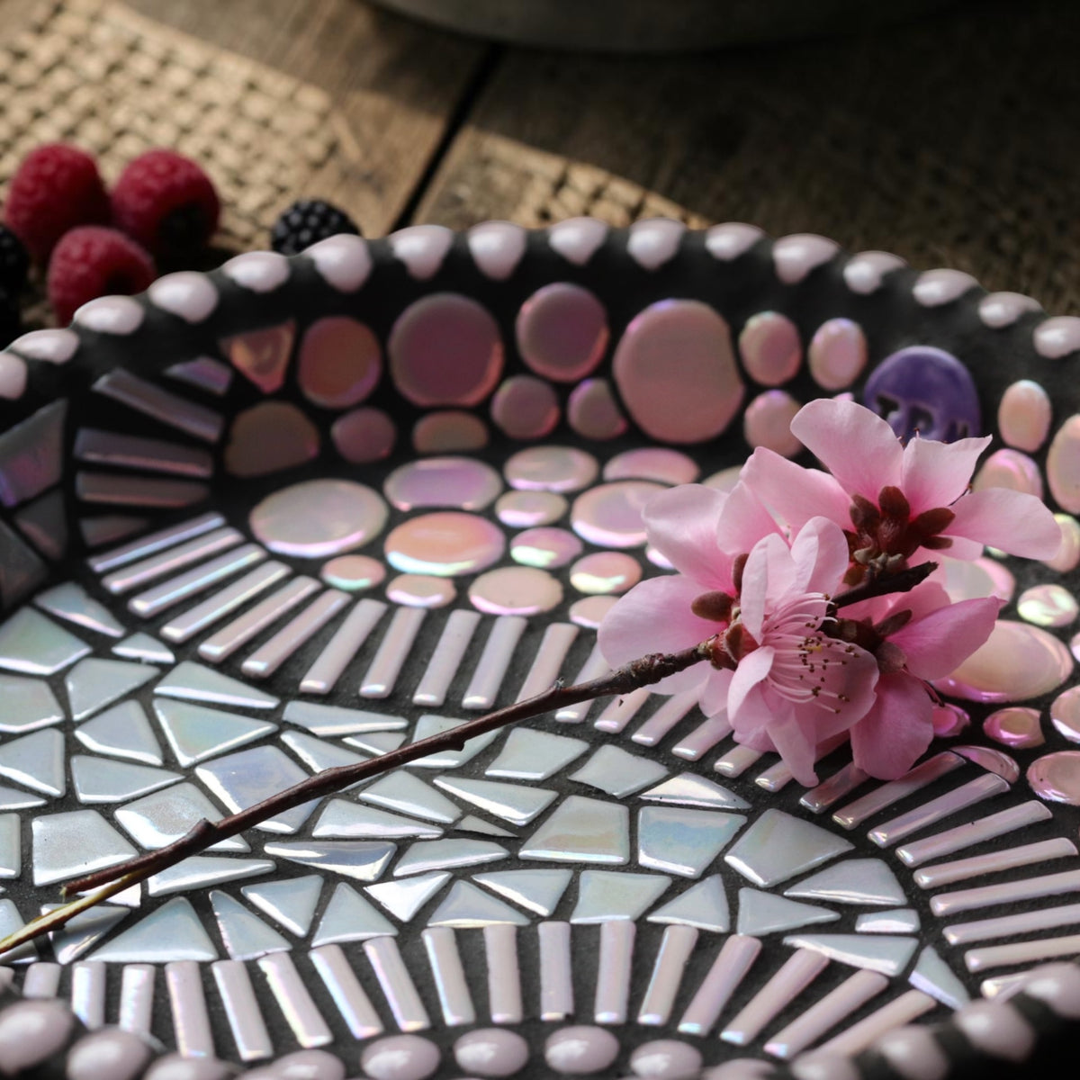 Mosaic Bee Bath. Pink.