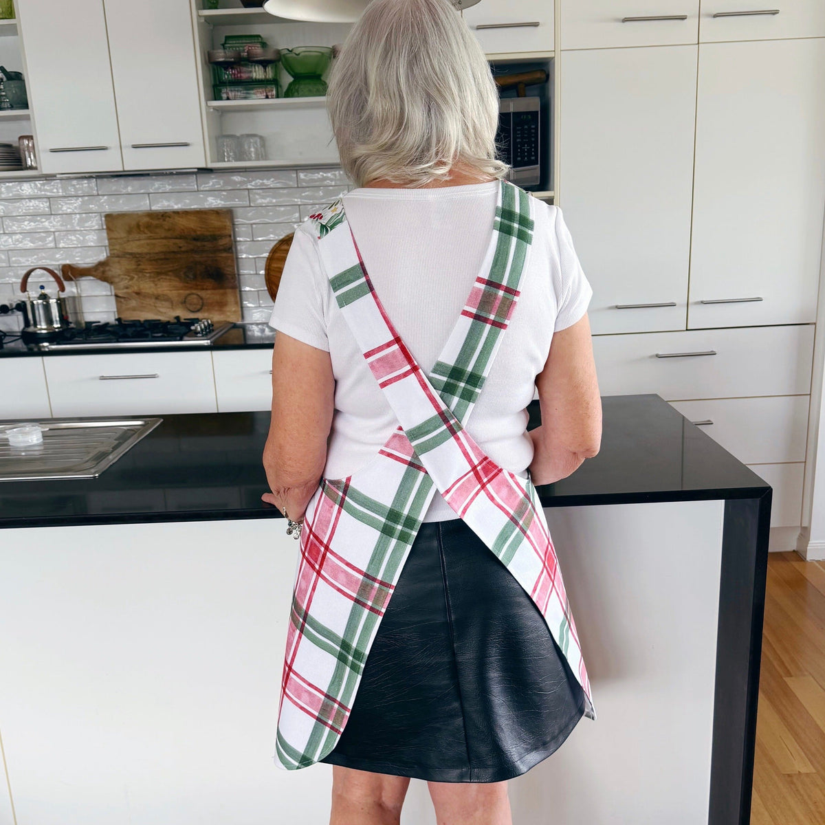 Highland cows, Christmas Japanese style cross back kitchen apron. Crafting, gardening, no ties apron.