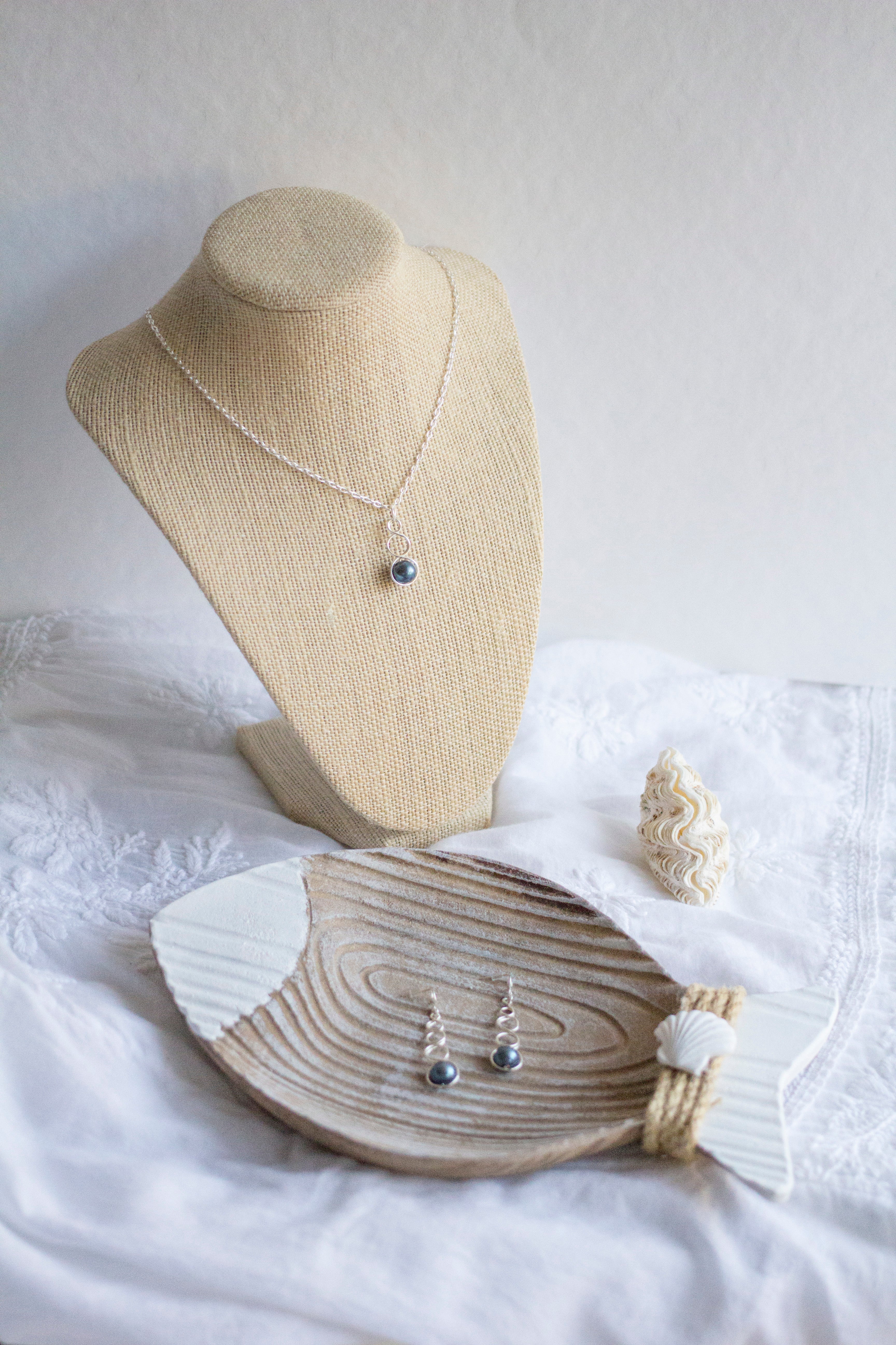 Tahitian Pearl Looped Pendant Necklace & Earring Set