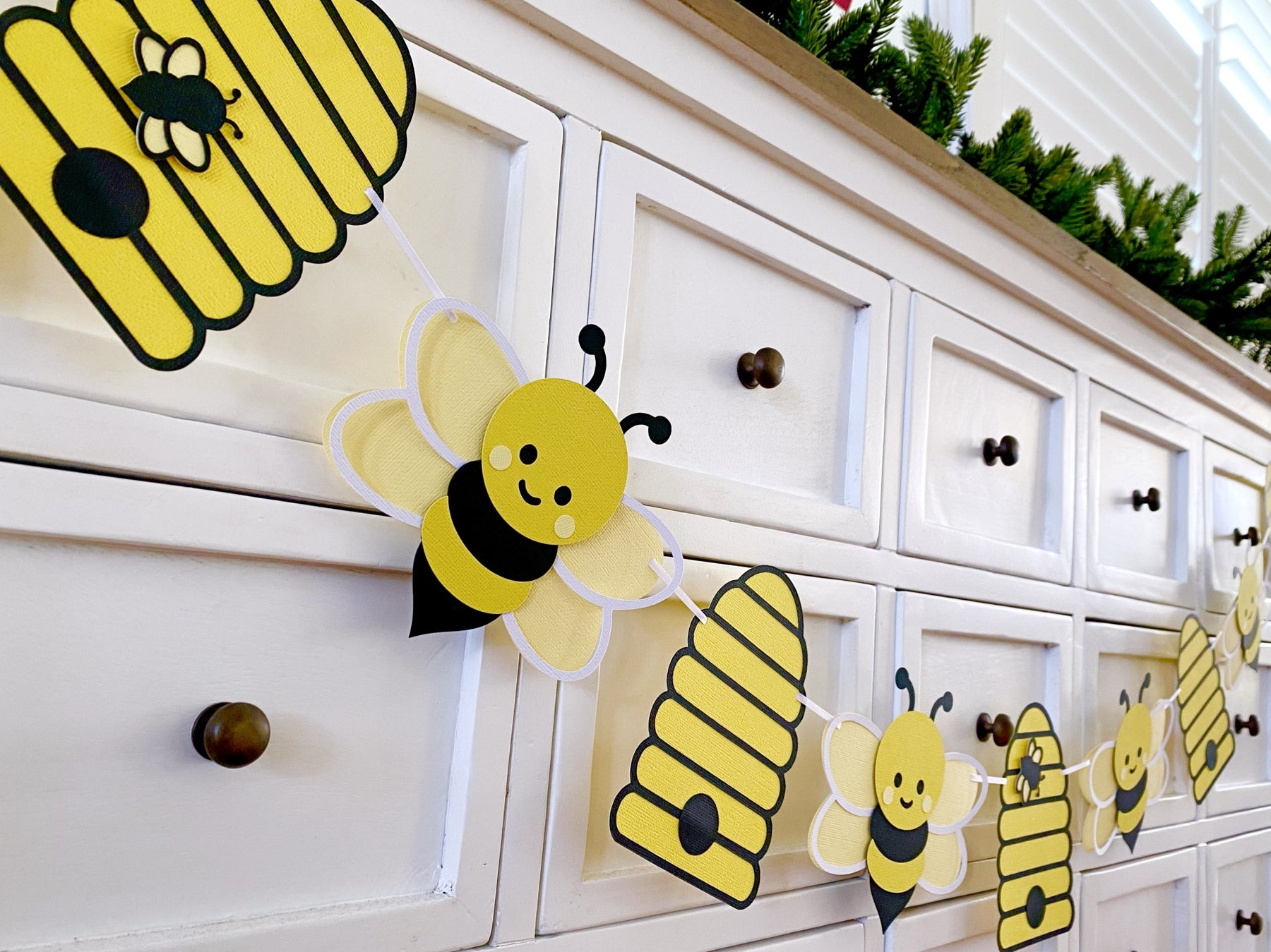 Bees and bee hives, bumblebee honey bee garland.