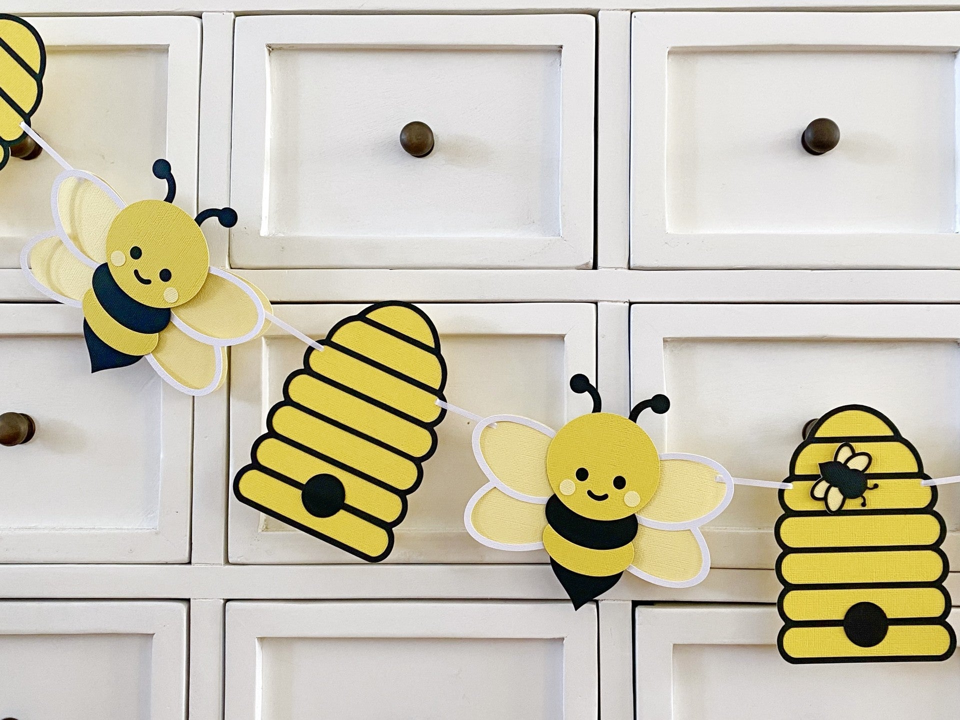 Bees and bee hives, bumblebee honey bee garland.