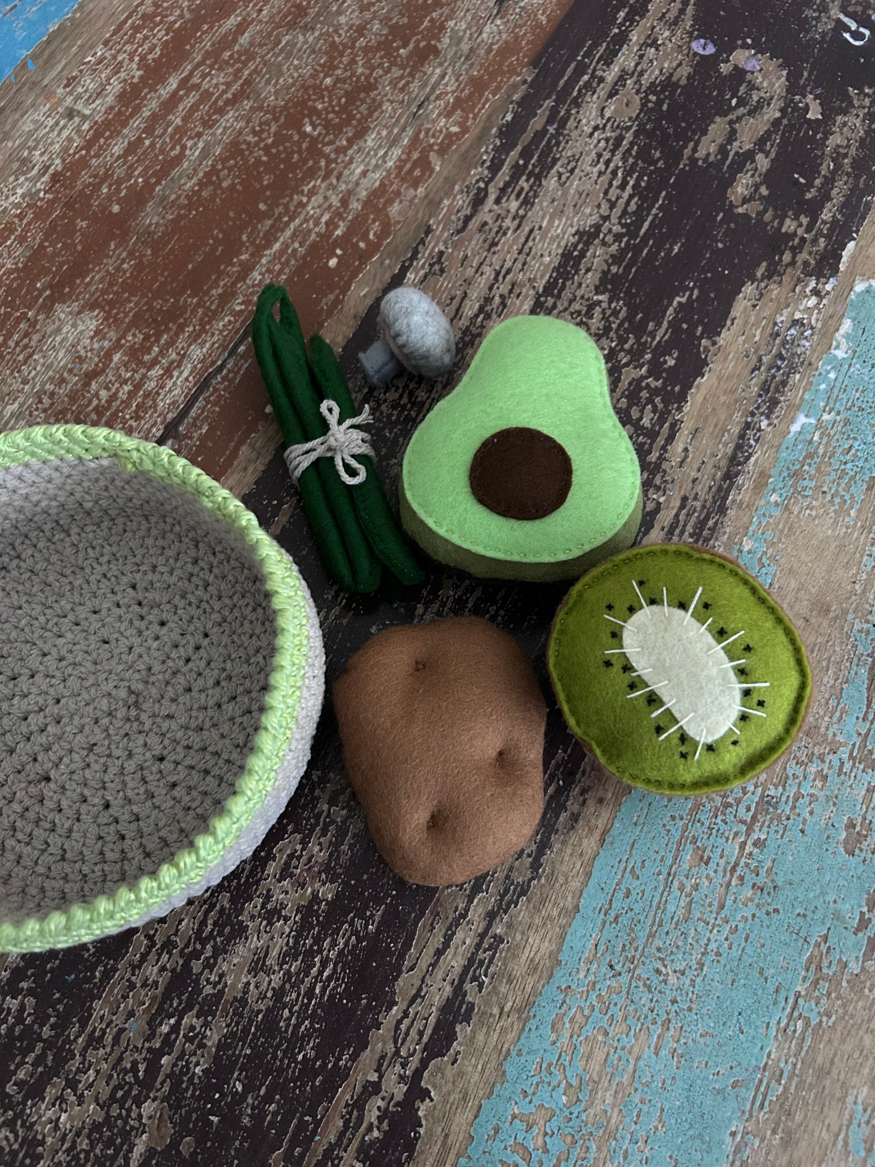 Kiwi and veggies, crochet basket, felt play food, toddler gift value pack