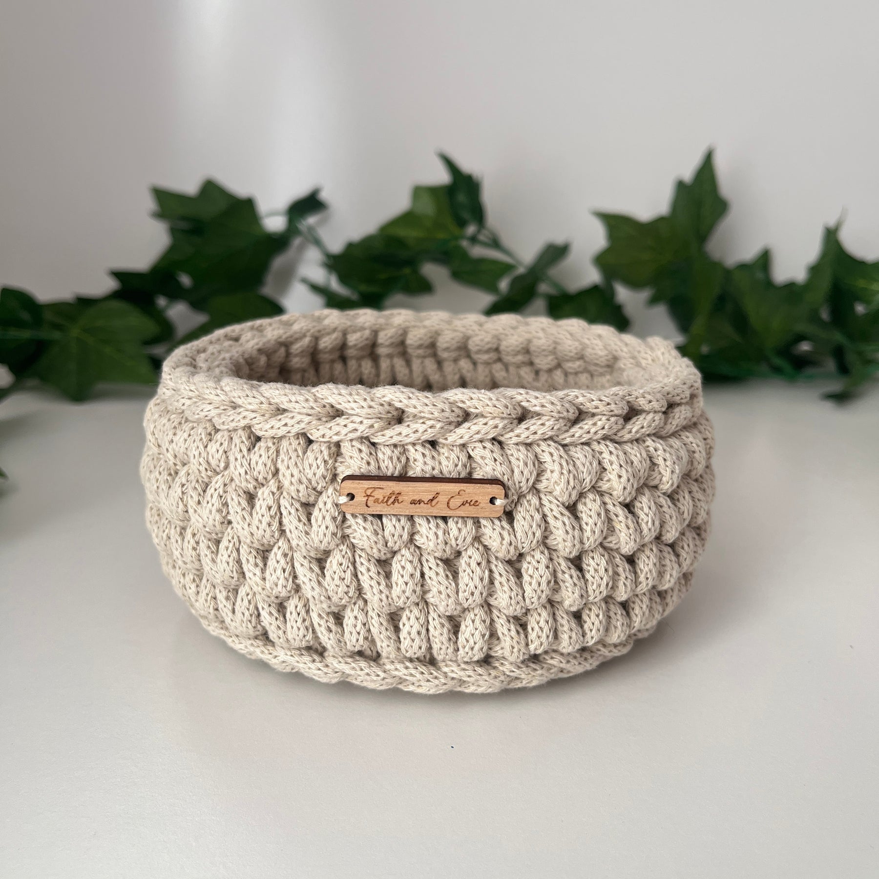 Small crochet basket - colour Cashmere Beige