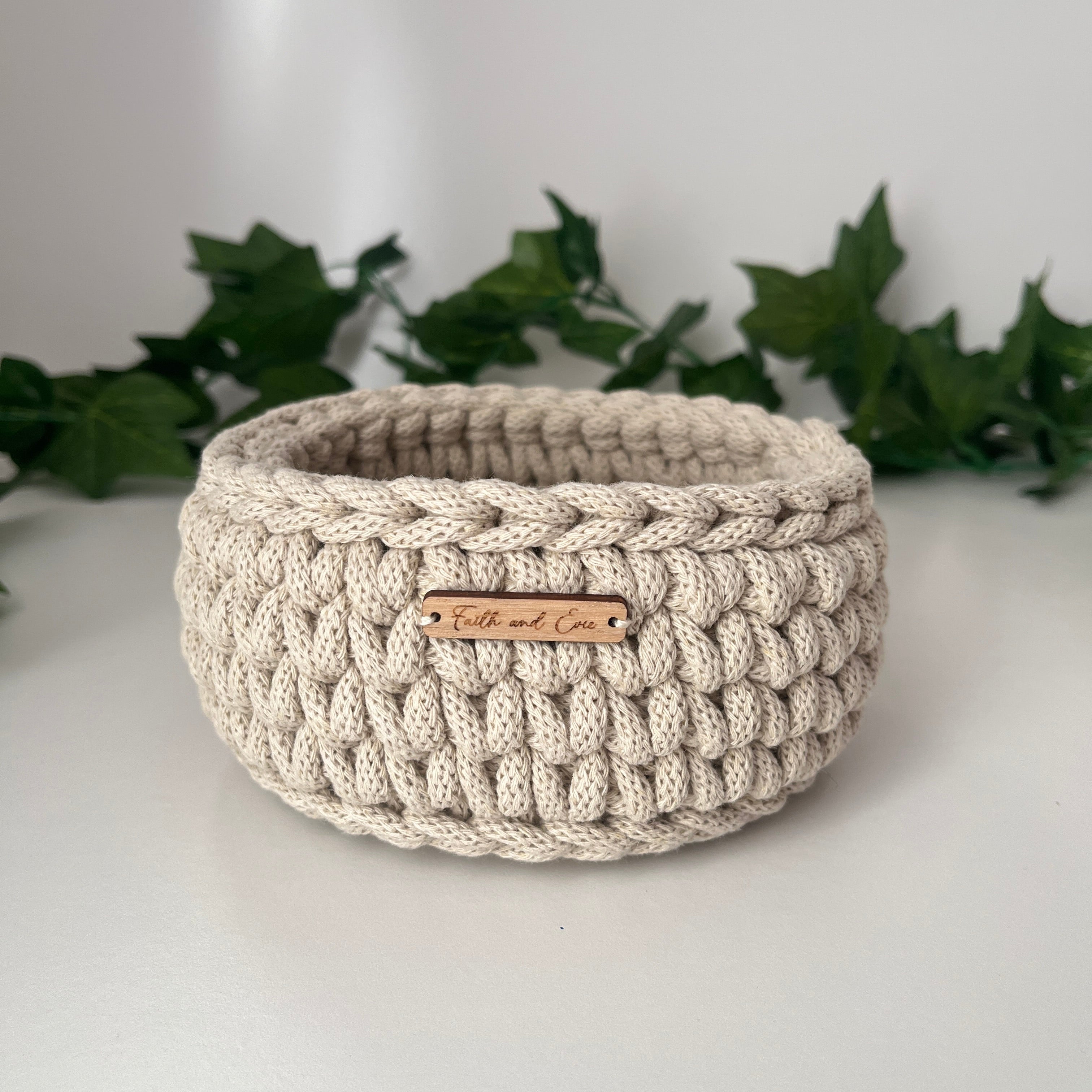 Small crochet basket - colour Cashmere Beige