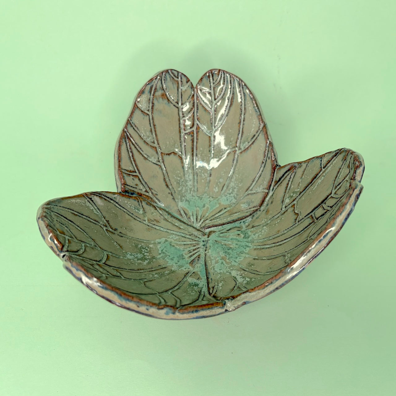 Ceramic bowl – leaf design