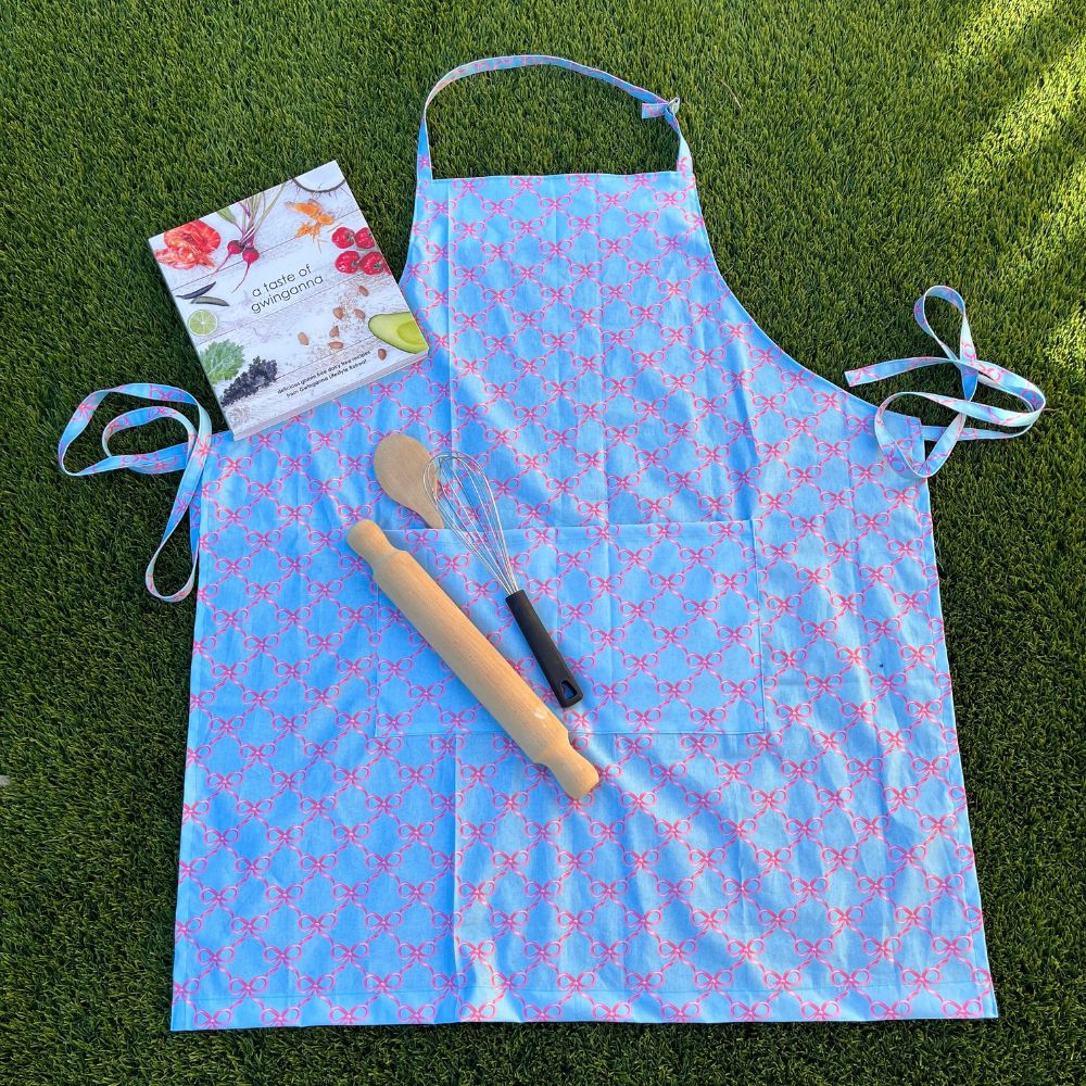 Handmade apron | adjustable straps  | long waist ties | pocket | pink ribbon bows