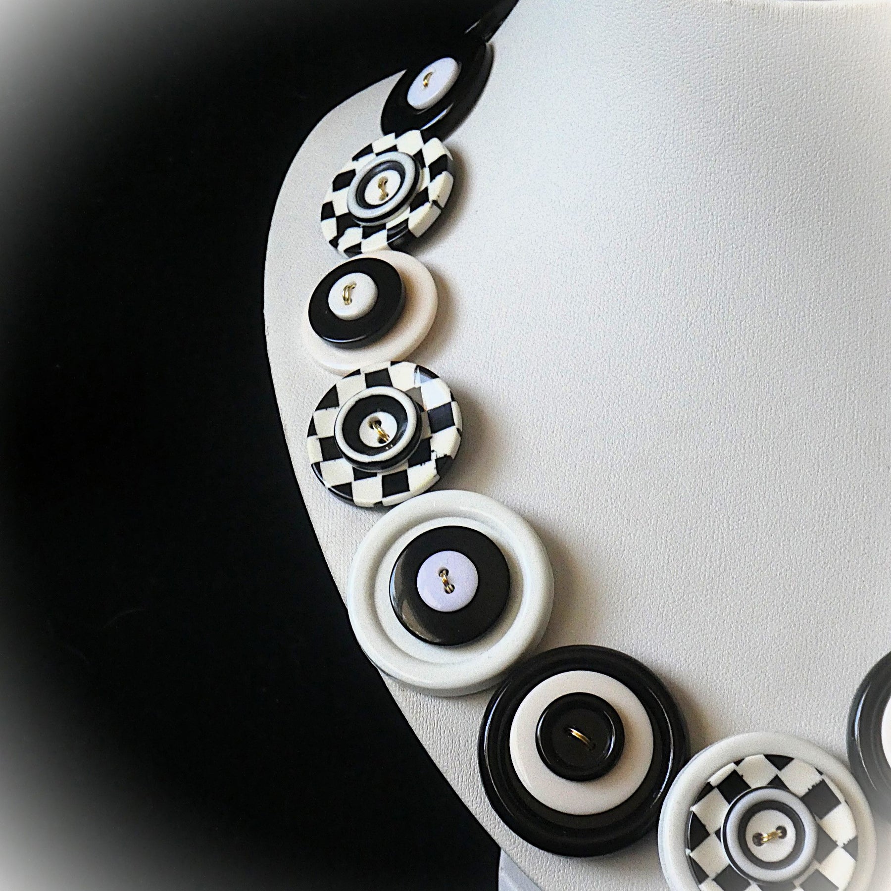 Button necklace and earrings - Checkmate
