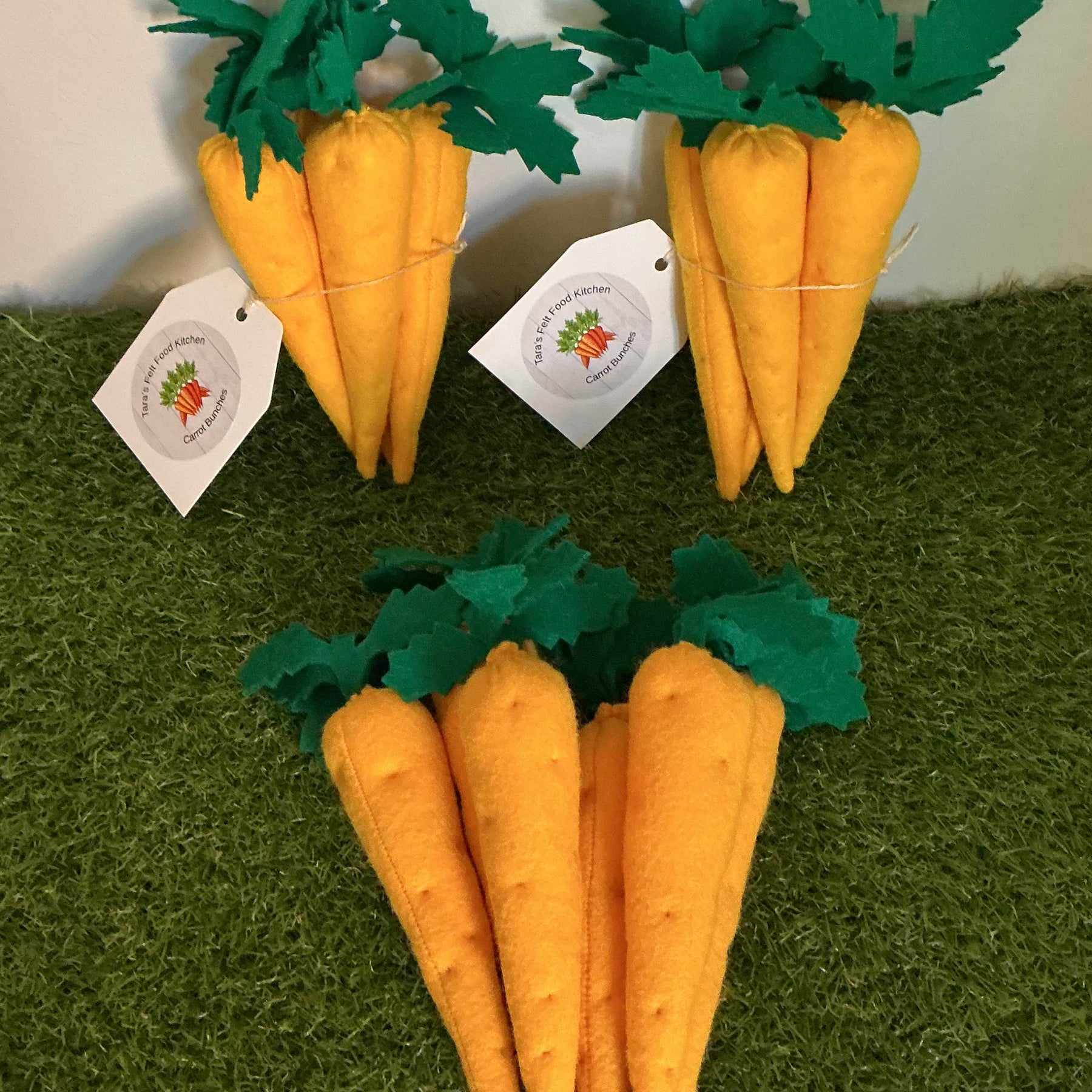 Felt carrot bunches (set 4)