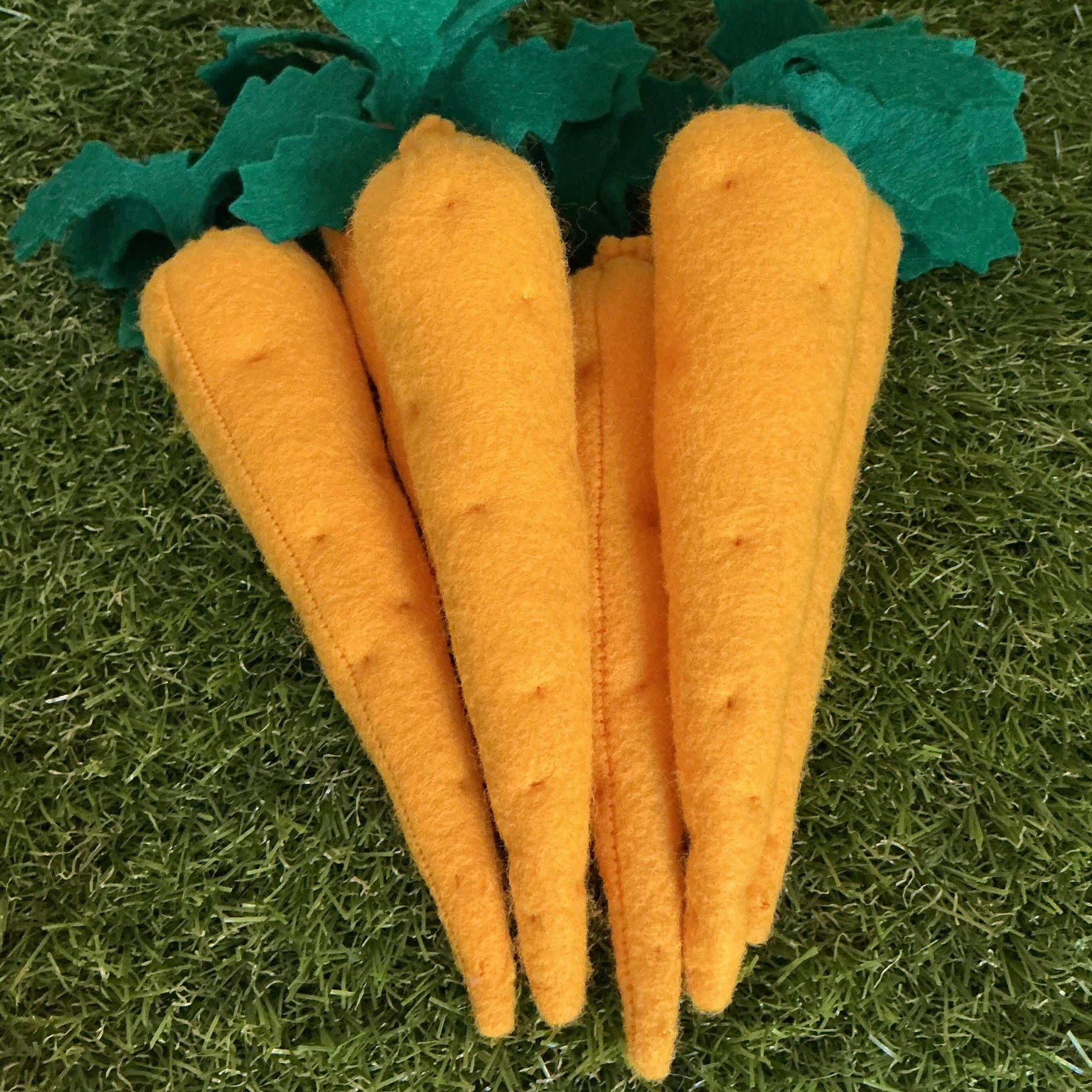 Felt carrot bunches (set 4)