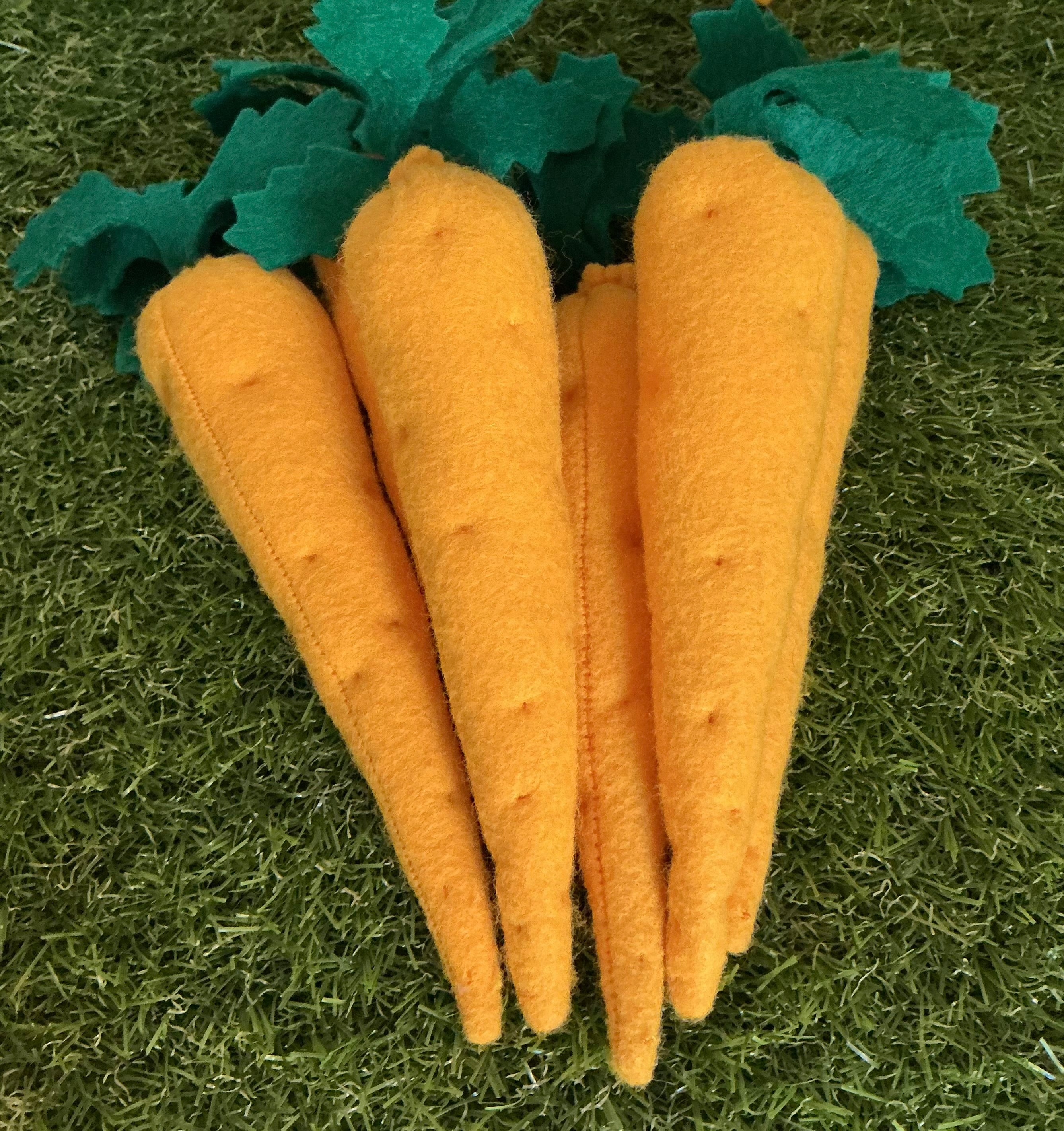 Felt carrot bunches (set 4)