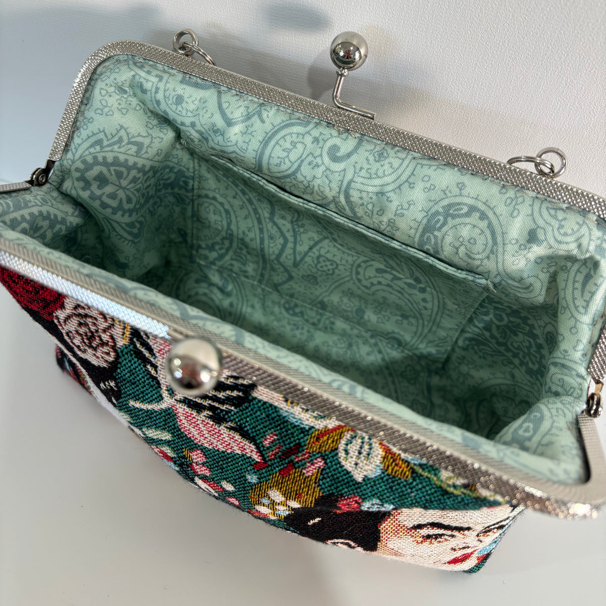 Kiss Lock Handbag - Frida Khalo