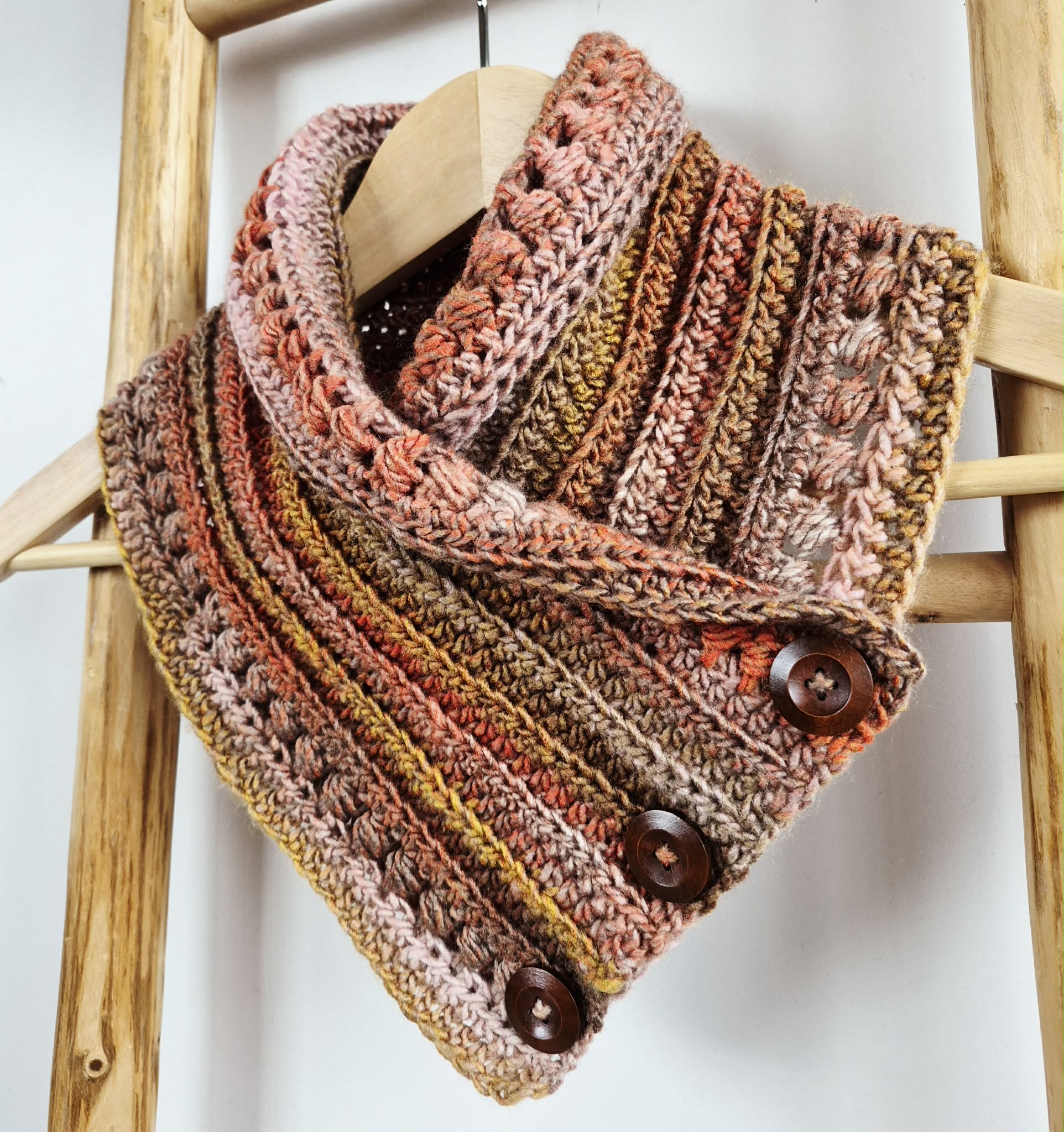 Ladies Neck warmer | Cowl | Scarf | Autumn Tones | Adult | Vintage | Crochet | Buttoned