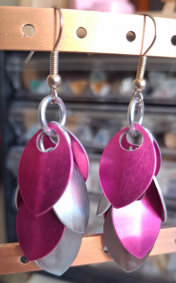 Scale maille drop earrings
