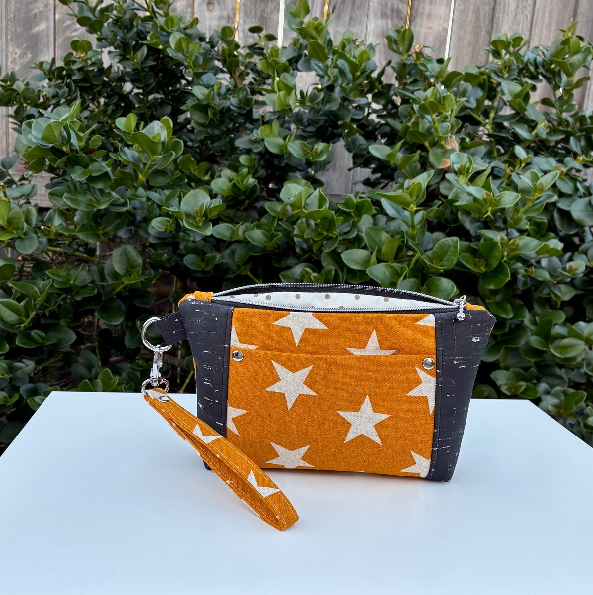 Norfolk Pouch - Cream stars on mustard