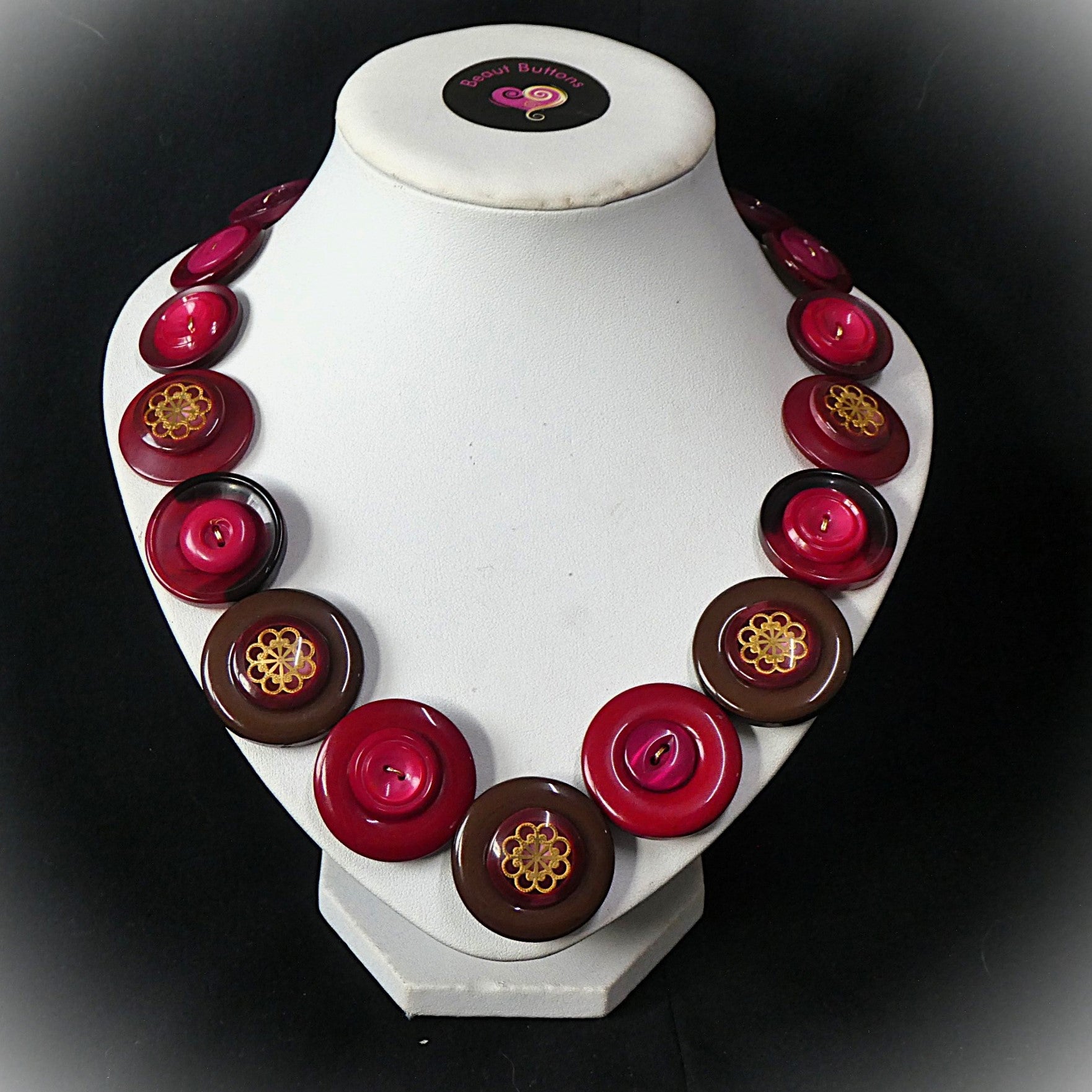 Button necklace - Cherry Ripe
