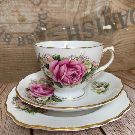 Vanilla Dreams | Natural Soy Candle in a Vintage Porcelain Rose Trio