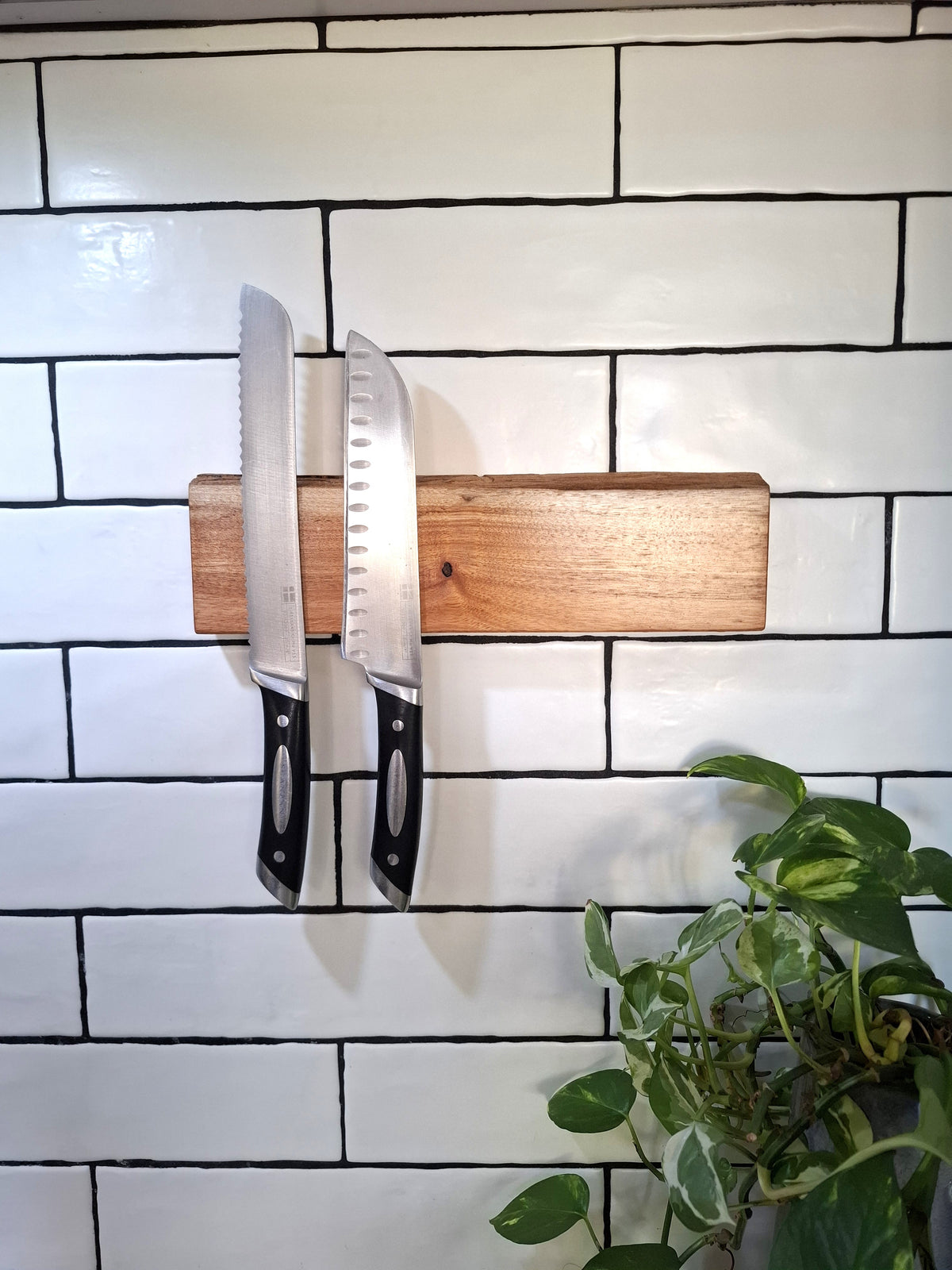 Handmade Wooden Magnetic Knife Holder: Wall-Mounted Kitchen Rack