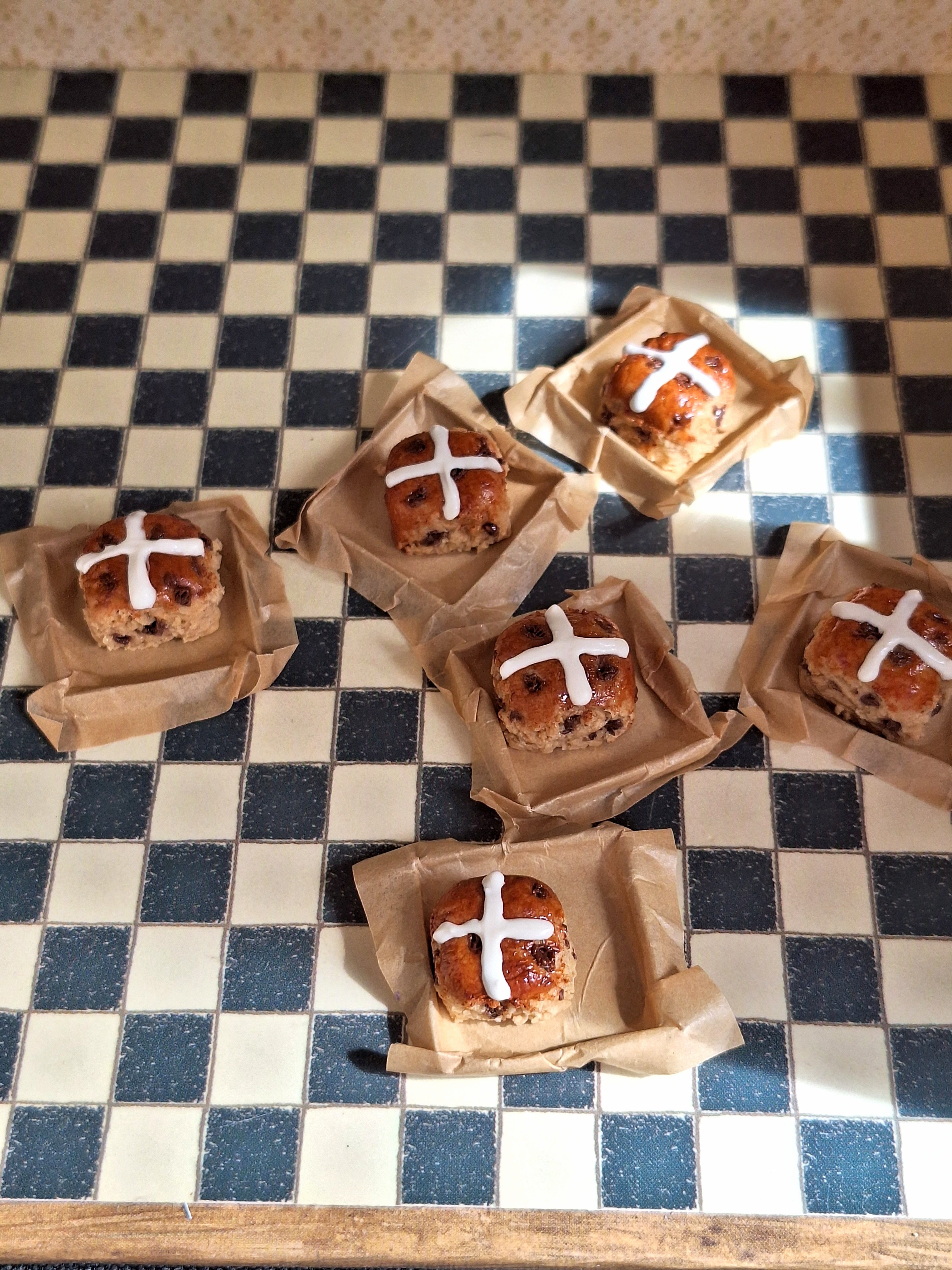 Single Hot cross Bun with metal tray