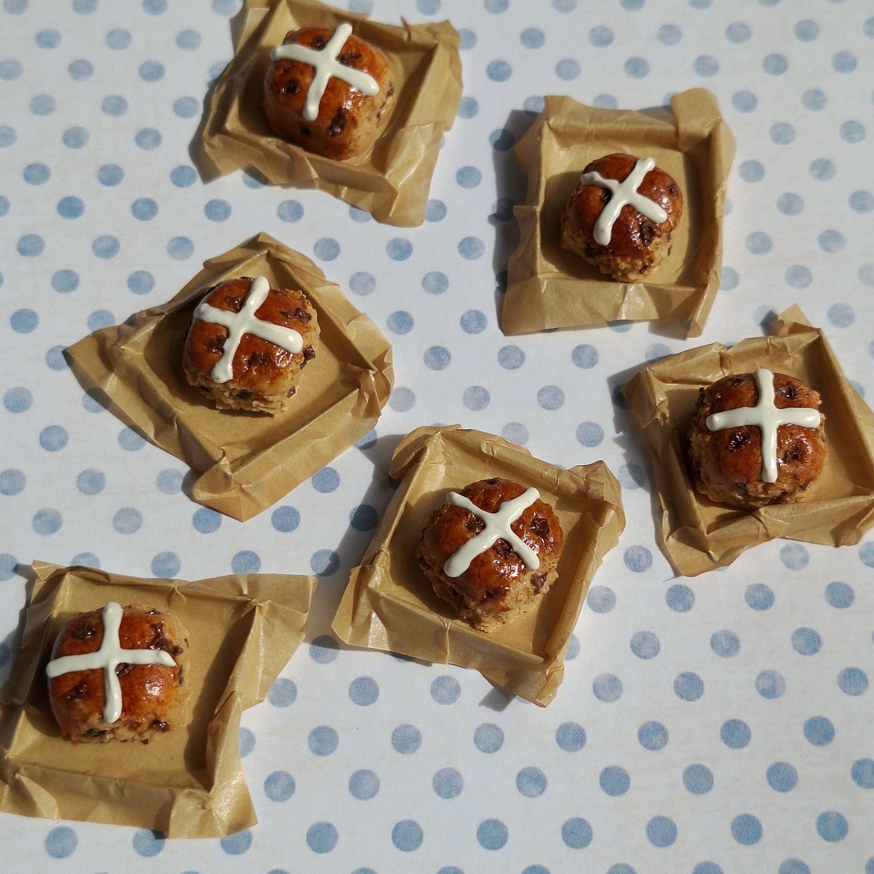 Single Hot cross Bun with metal tray