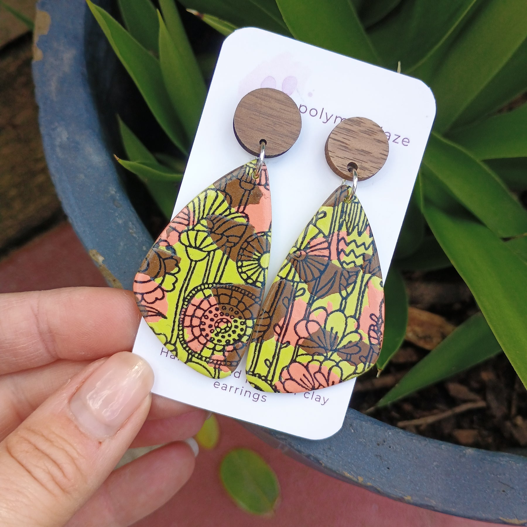 Painted floral with natural wood stud top