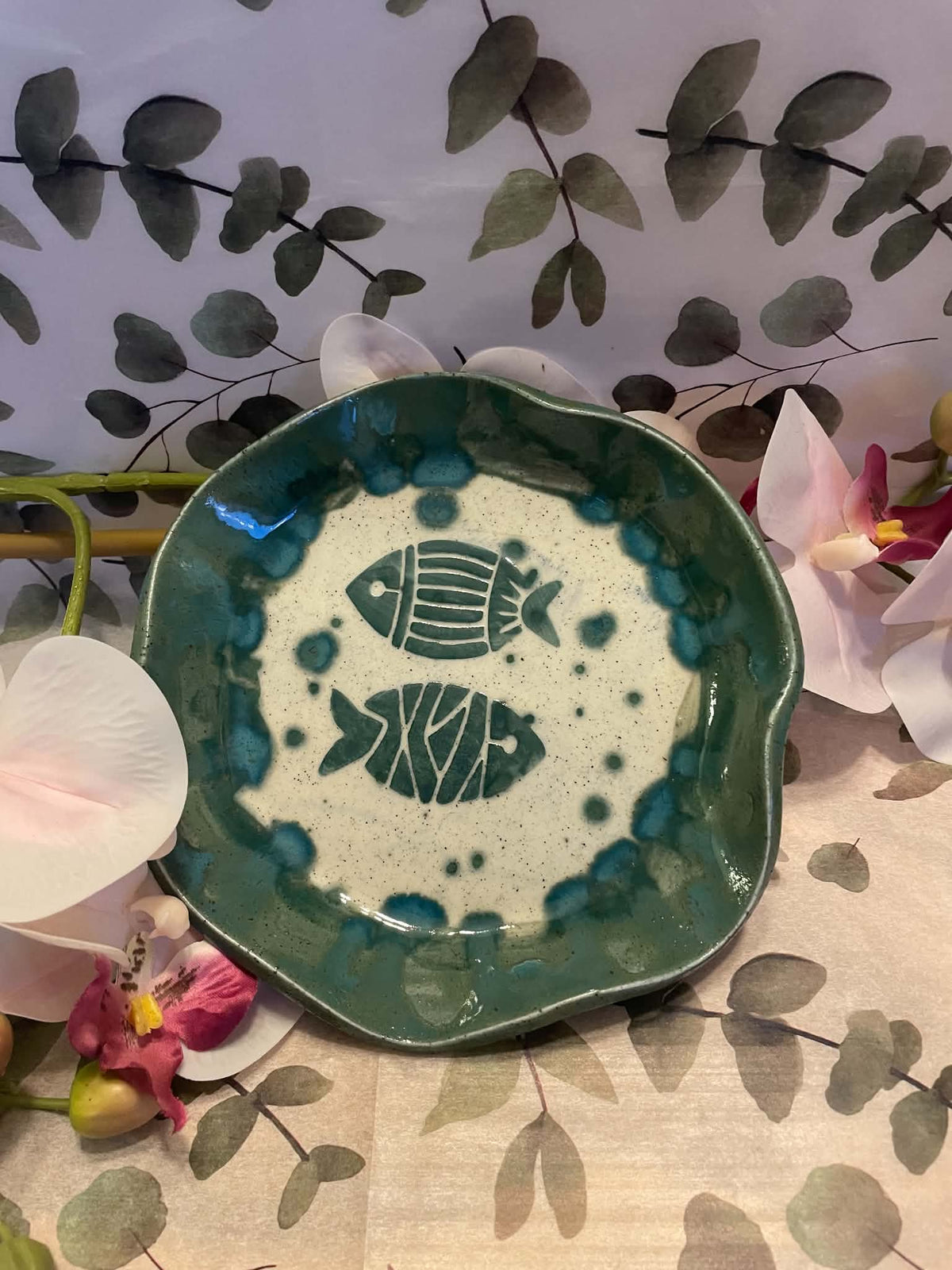 Stencilled fish bowl/dish