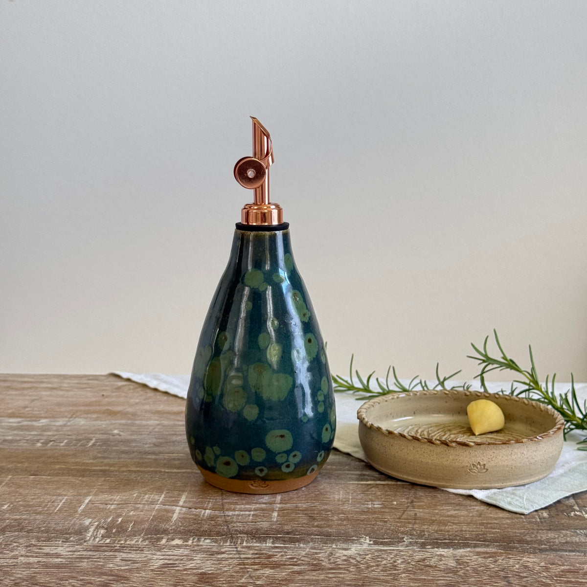Handmade Ceramic Olive Oil Bottle | Mistral – The Daily Pour | 400ml