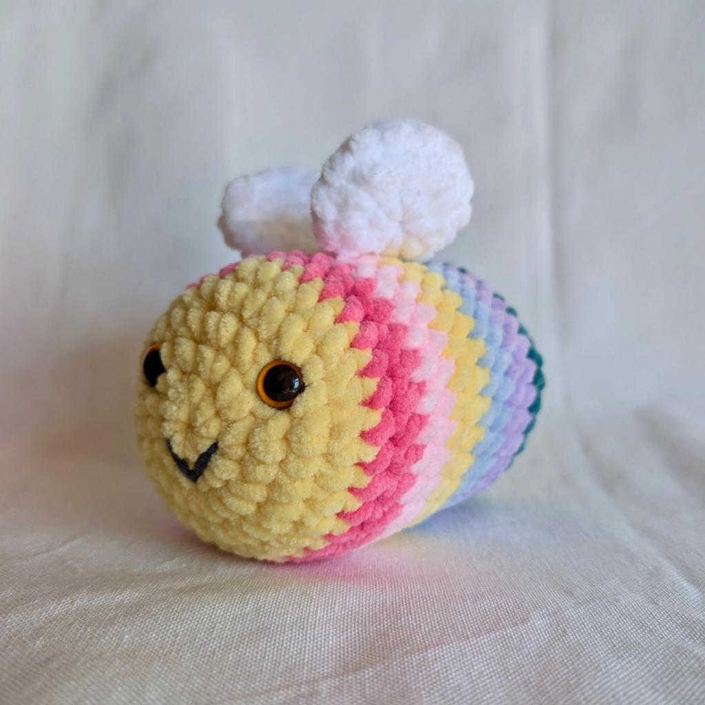 Rainbow Bee, Cheerful plush bee